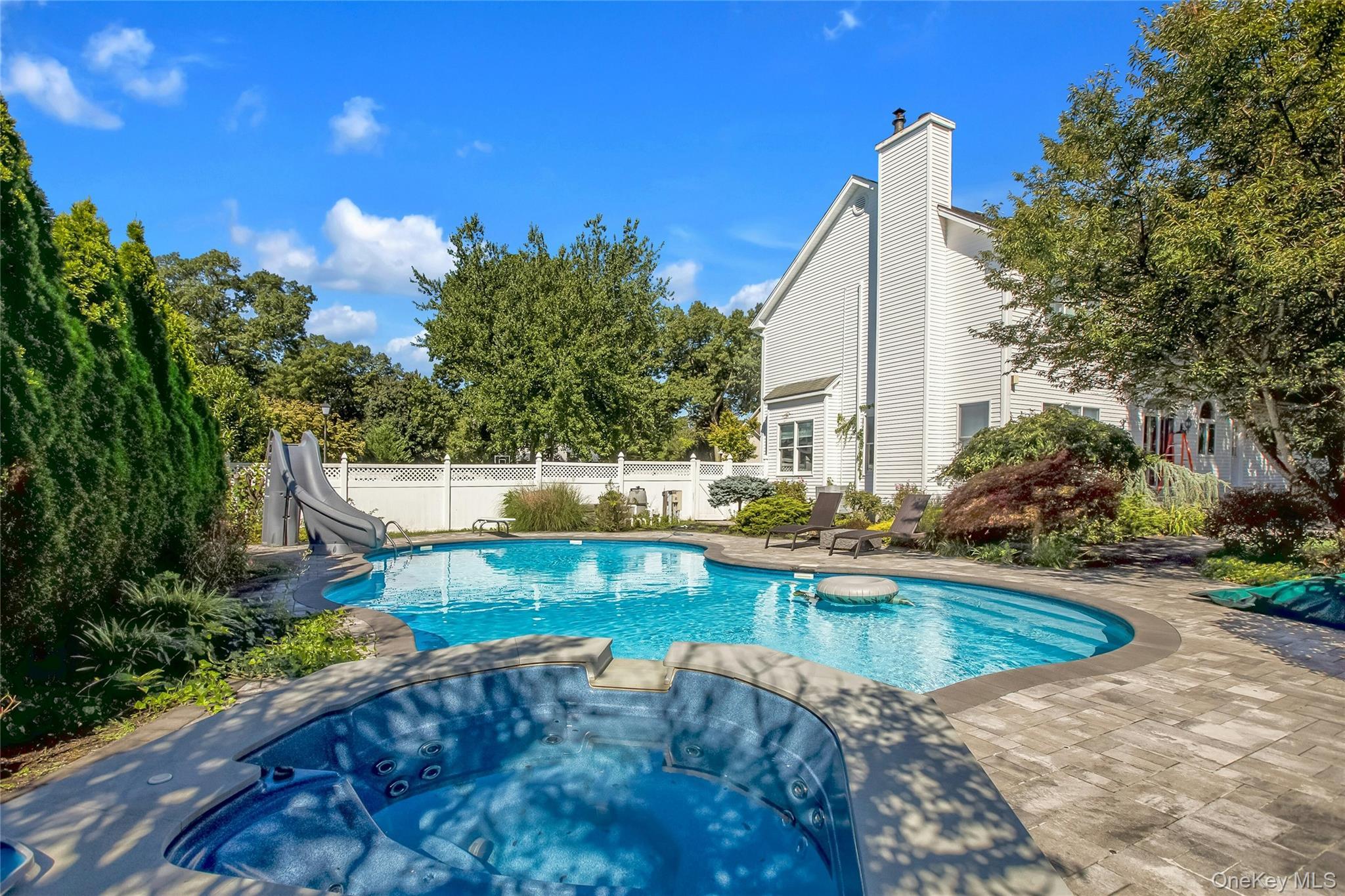 Single Family Raphael Boulevard Suffolk County, NY 11767, MLS-1041490-23