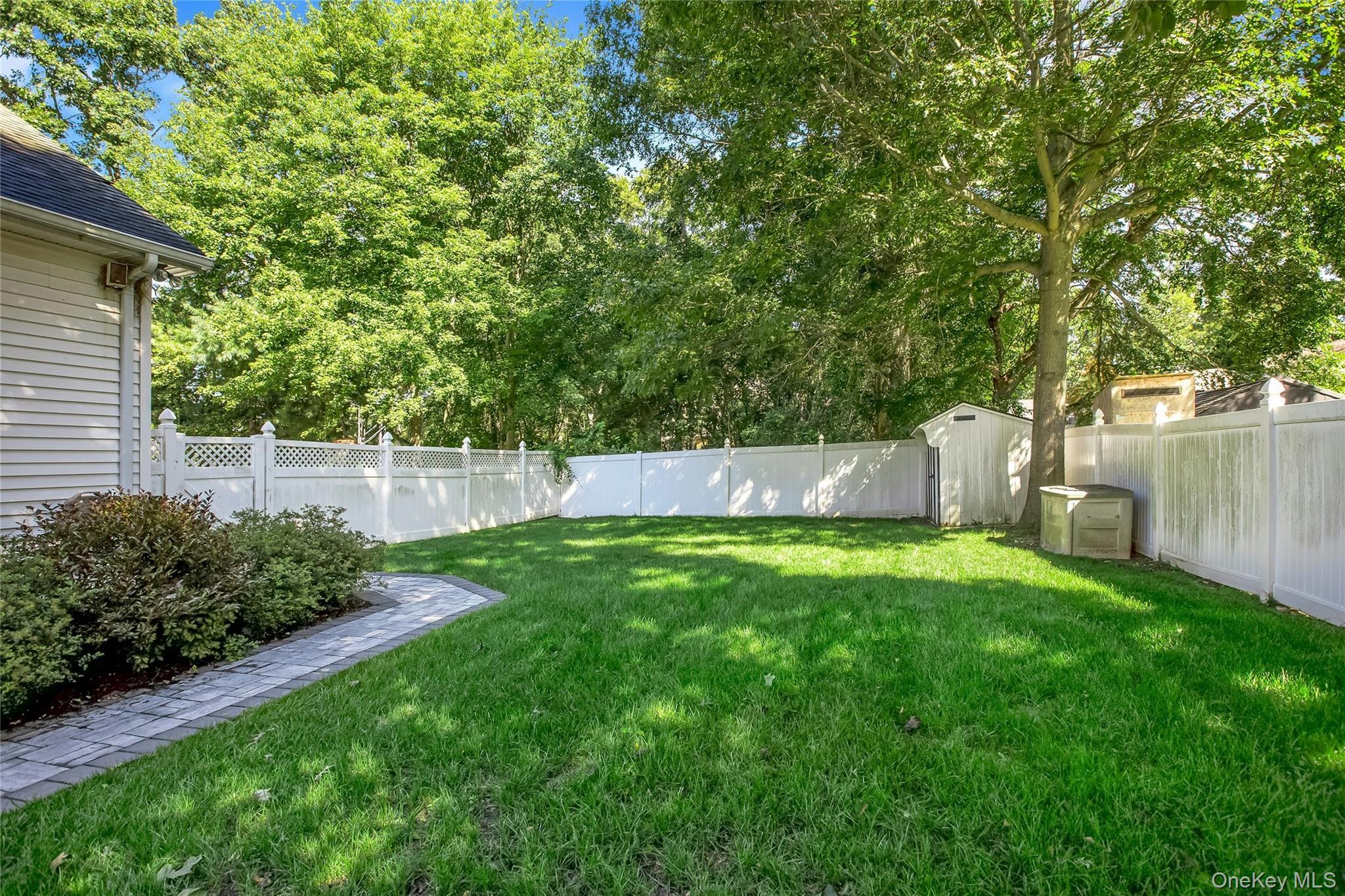 Single Family Raphael Boulevard  Suffolk County, NY 11767, MLS-1041490-27