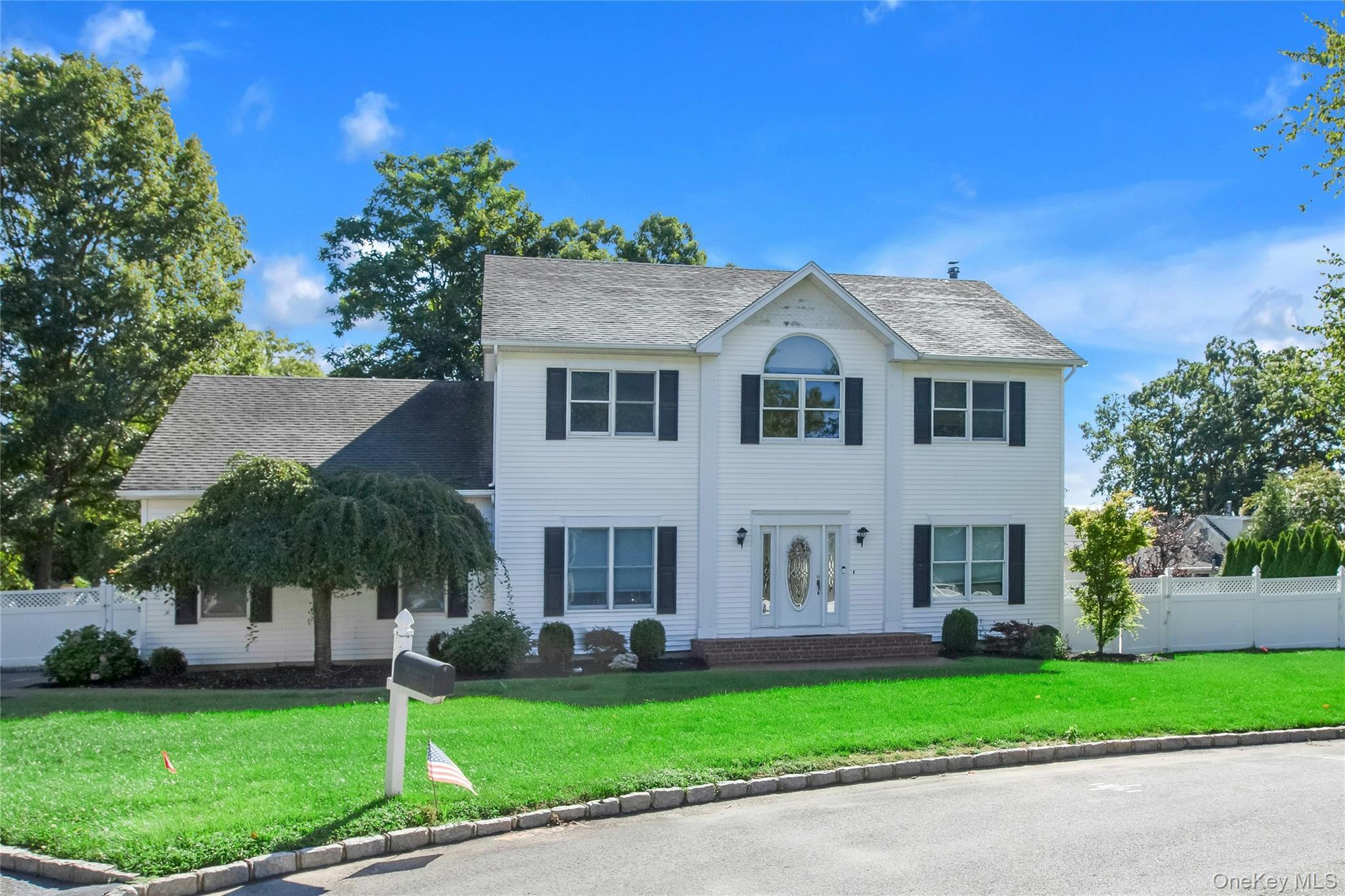 Single Family Raphael Boulevard Suffolk County, NY 11767, MLS-1041490-3