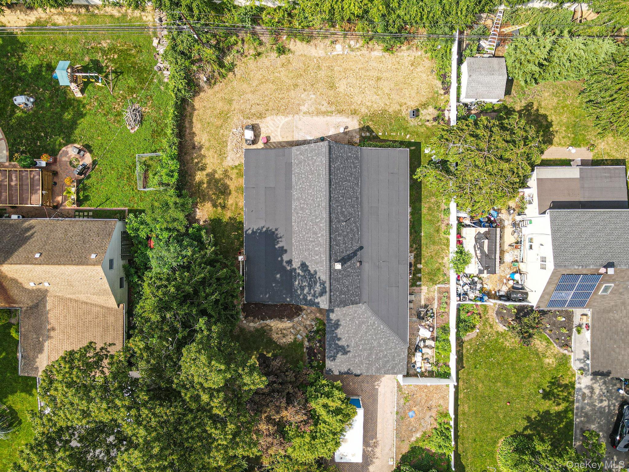 Single Family Sunflower Lane  Suffolk County, NY 11749, MLS-1041529-2