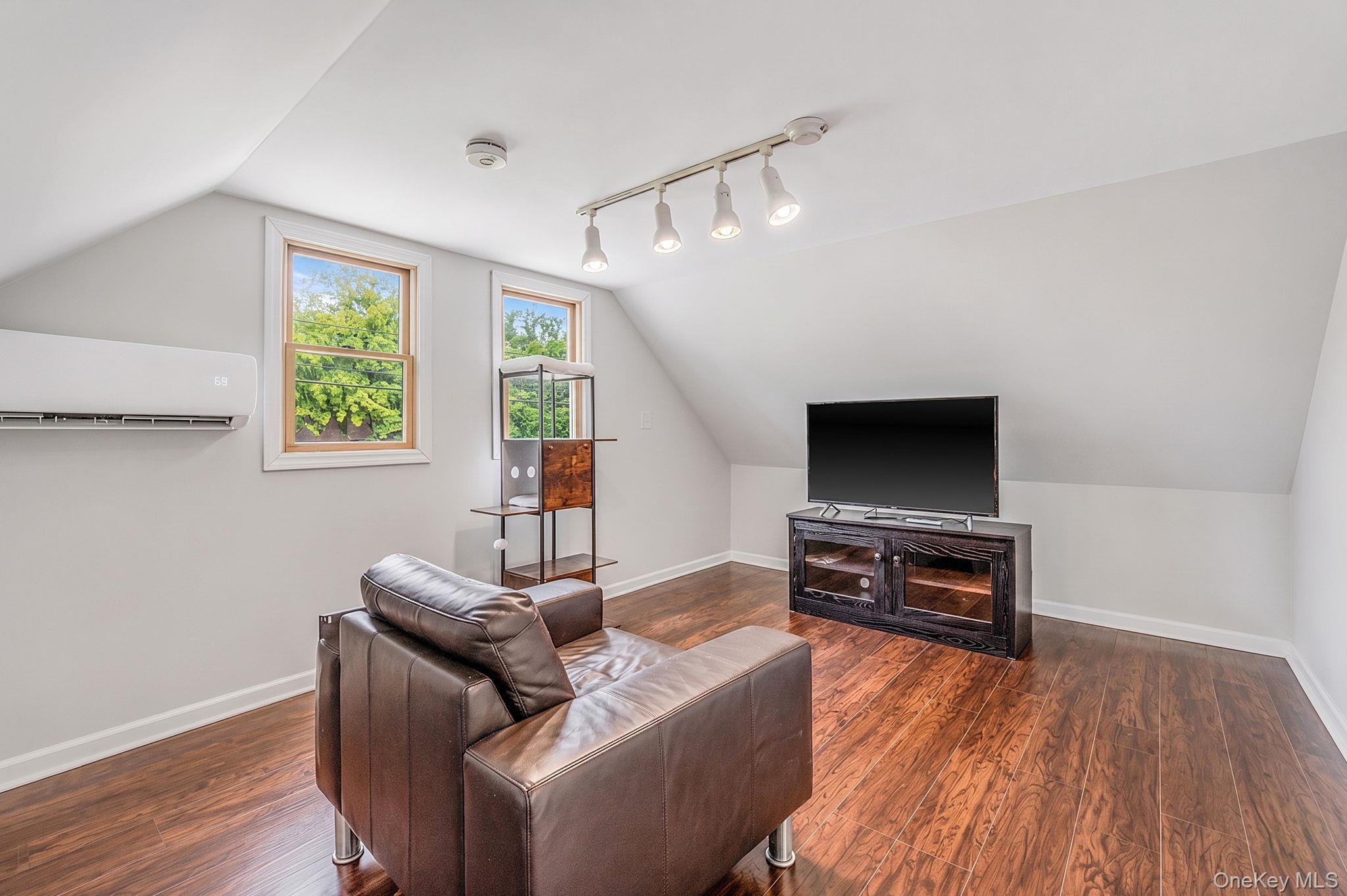 Single Family Sunflower Lane  Suffolk County, NY 11749, MLS-1041529-31