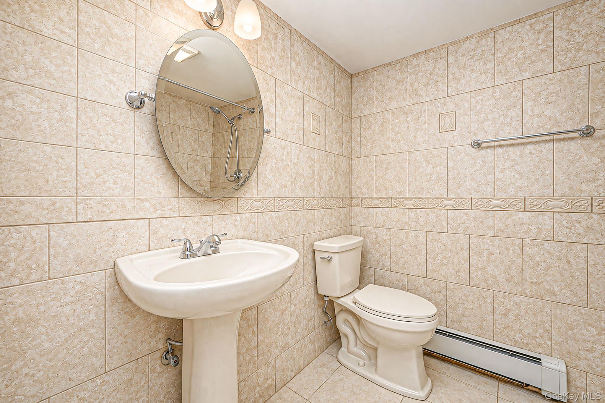 Single Family Sunflower Lane  Suffolk County, NY 11749, MLS-1041529-34