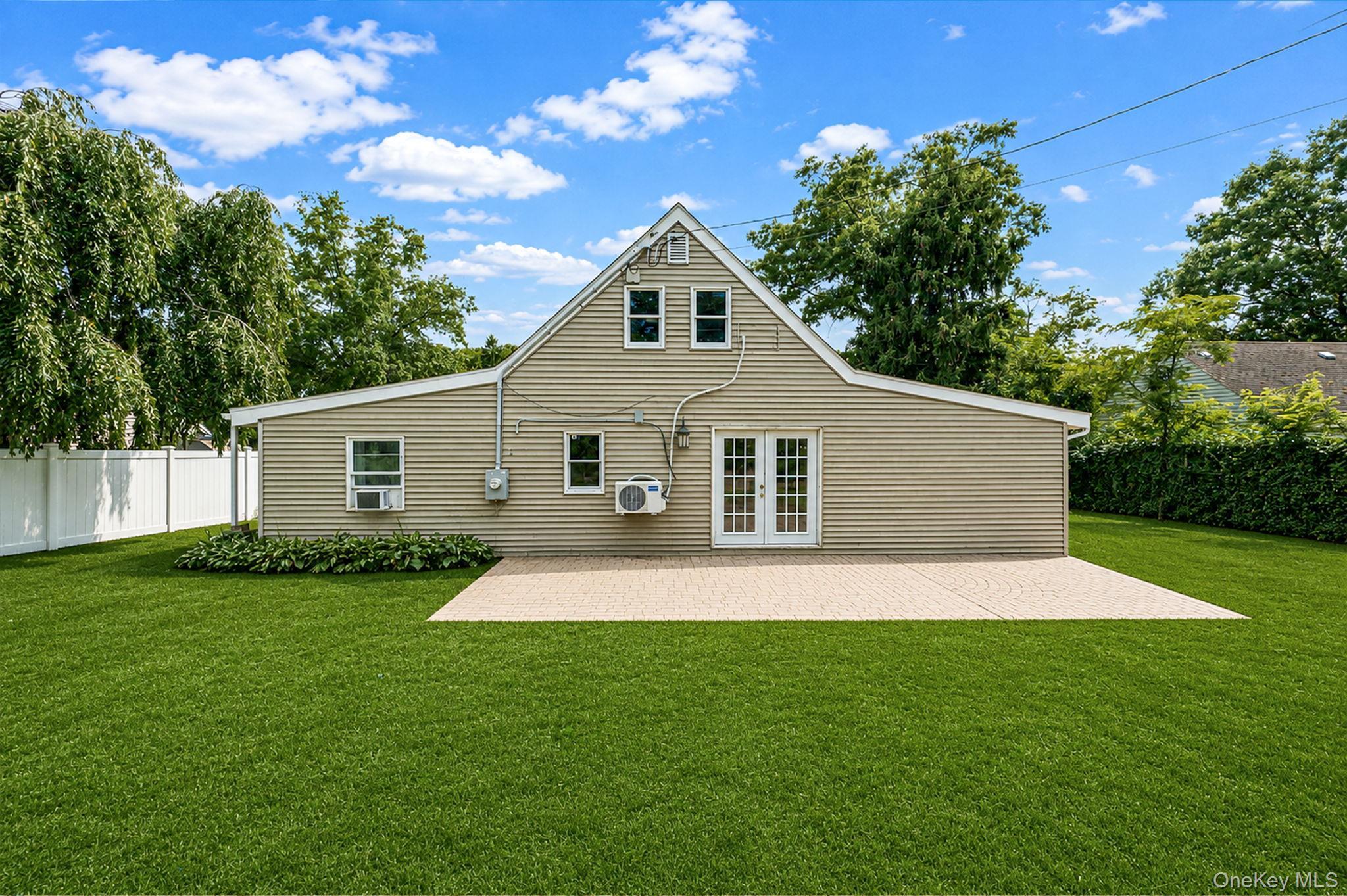 Single Family Sunflower Lane  Suffolk County, NY 11749, MLS-1041529-5
