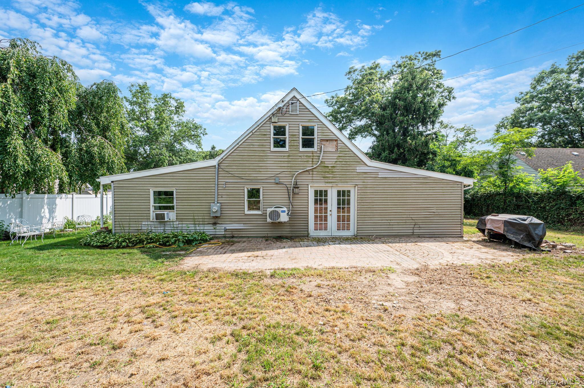 Single Family Sunflower Lane  Suffolk County, NY 11749, MLS-1041529-6