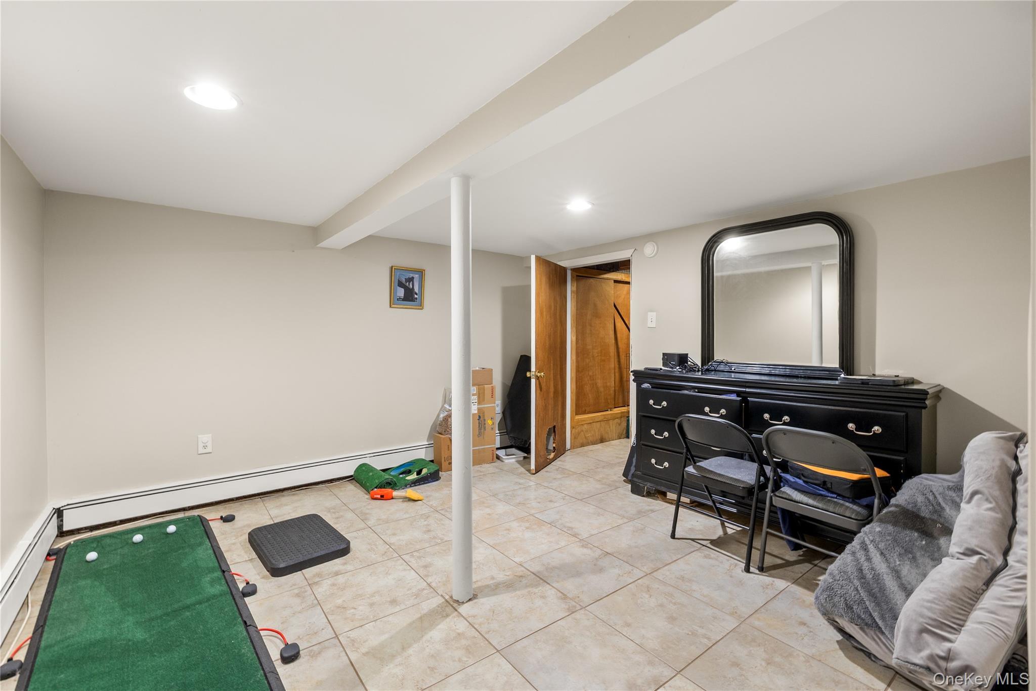 Single Family Oakland Avenue  Nassau County, NY 11793, MLS-1041534-15