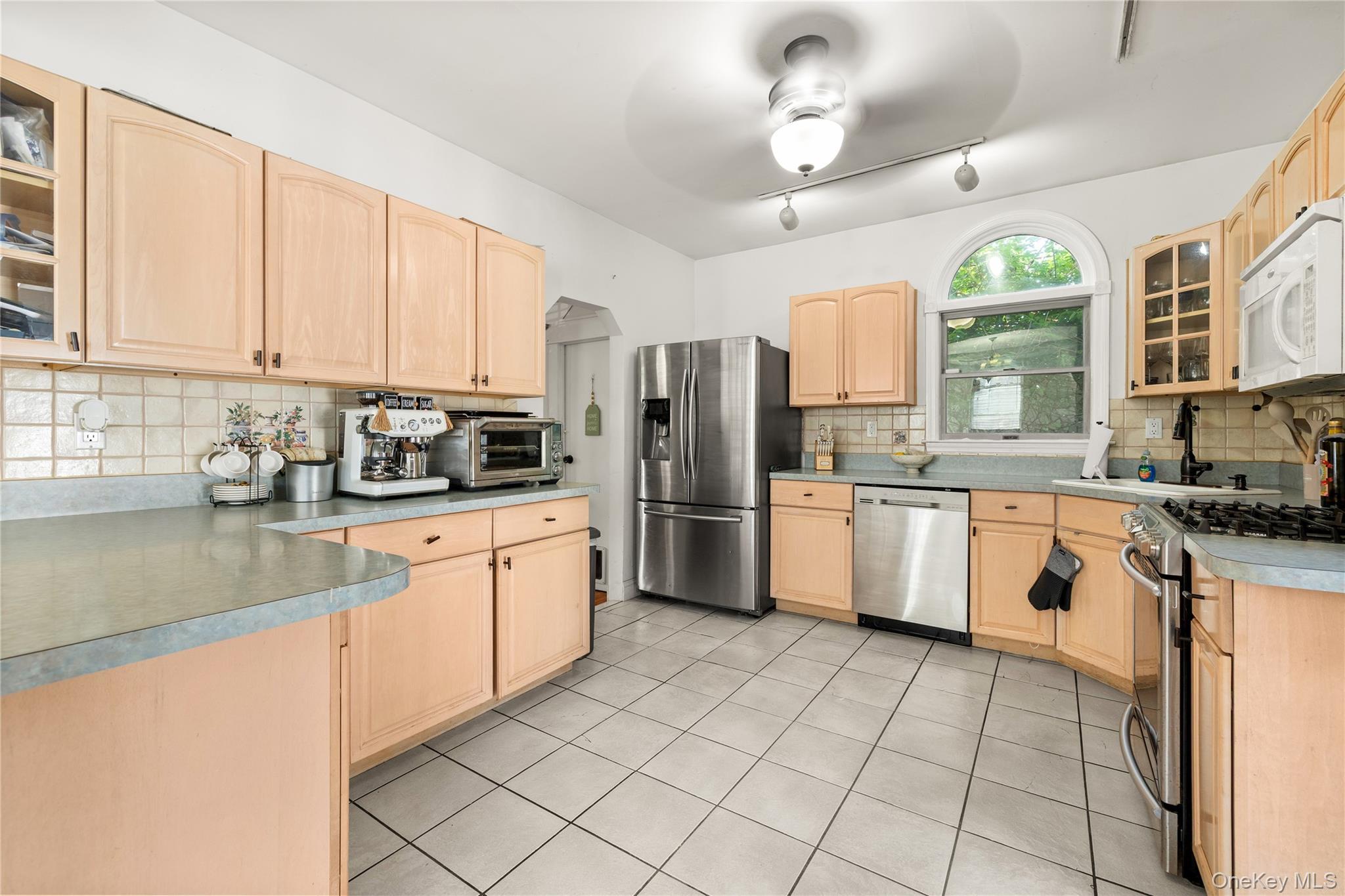Single Family Oakland Avenue  Nassau County, NY 11793, MLS-1041534-5