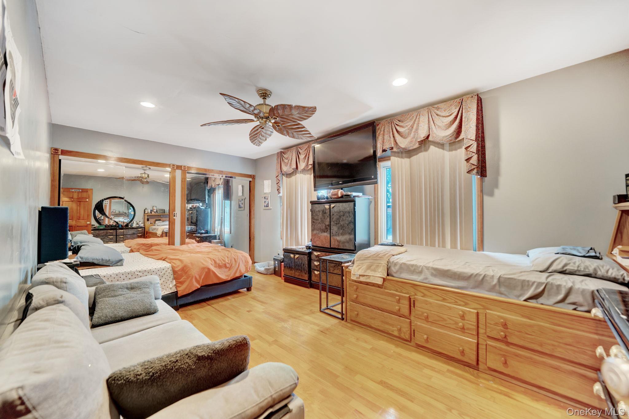 Single Family Haywood Road  Queens, NY 11423, MLS-1041537-33