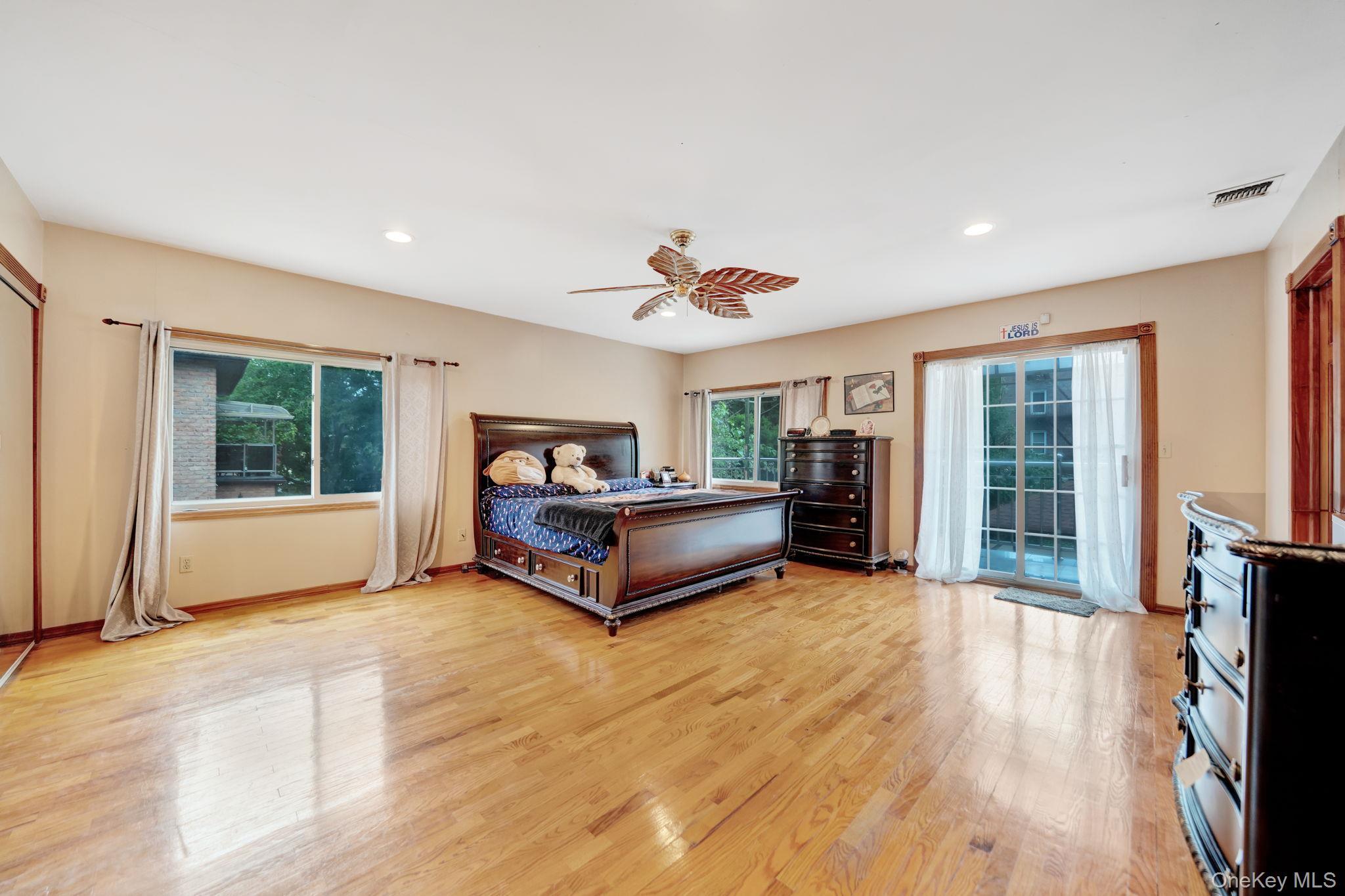 Single Family Haywood Road  Queens, NY 11423, MLS-1041537-34