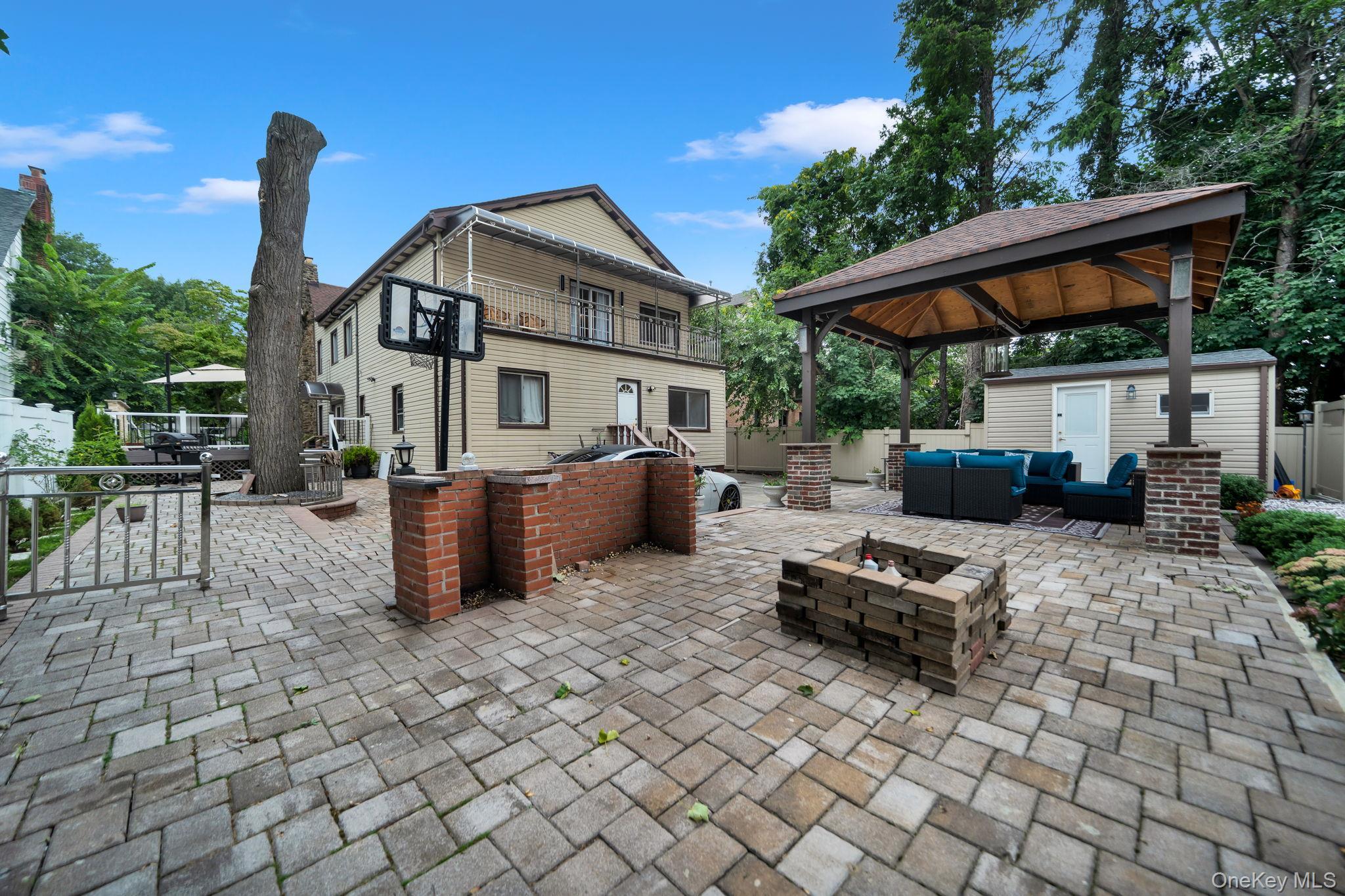 Single Family Haywood Road  Queens, NY 11423, MLS-1041537-44