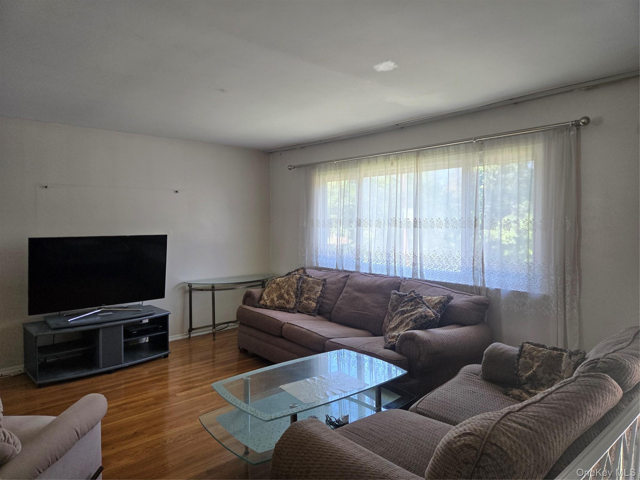 Single Family Iris Place Nassau County, NY 11552, MLS-1041559-2