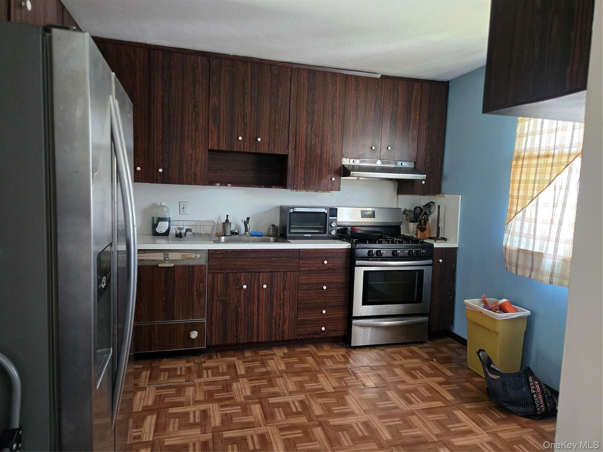 Single Family Iris Place Nassau County, NY 11552, MLS-1041559-4