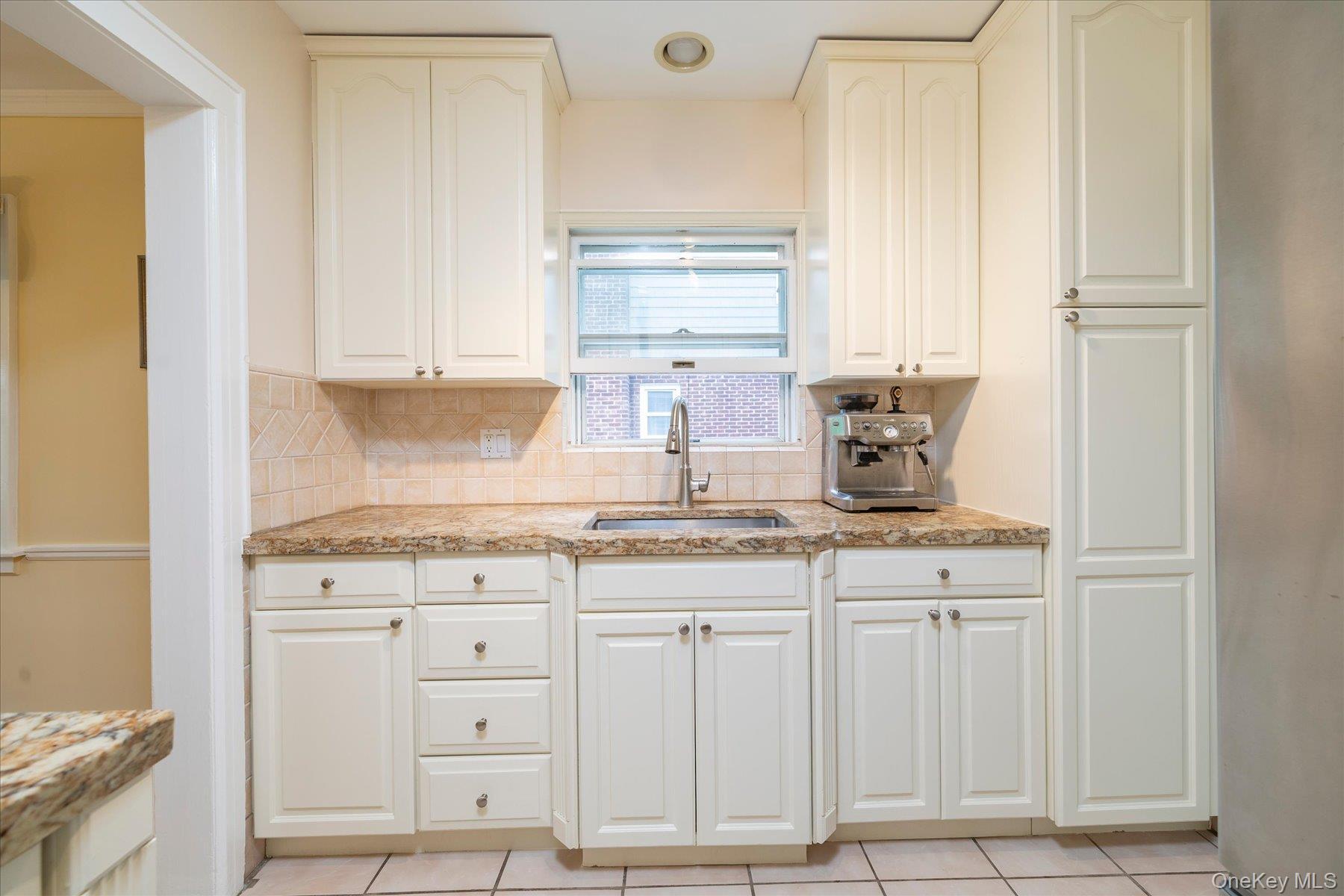 Single Family Beverly Avenue Nassau County, NY 11001, MLS-1041567-12