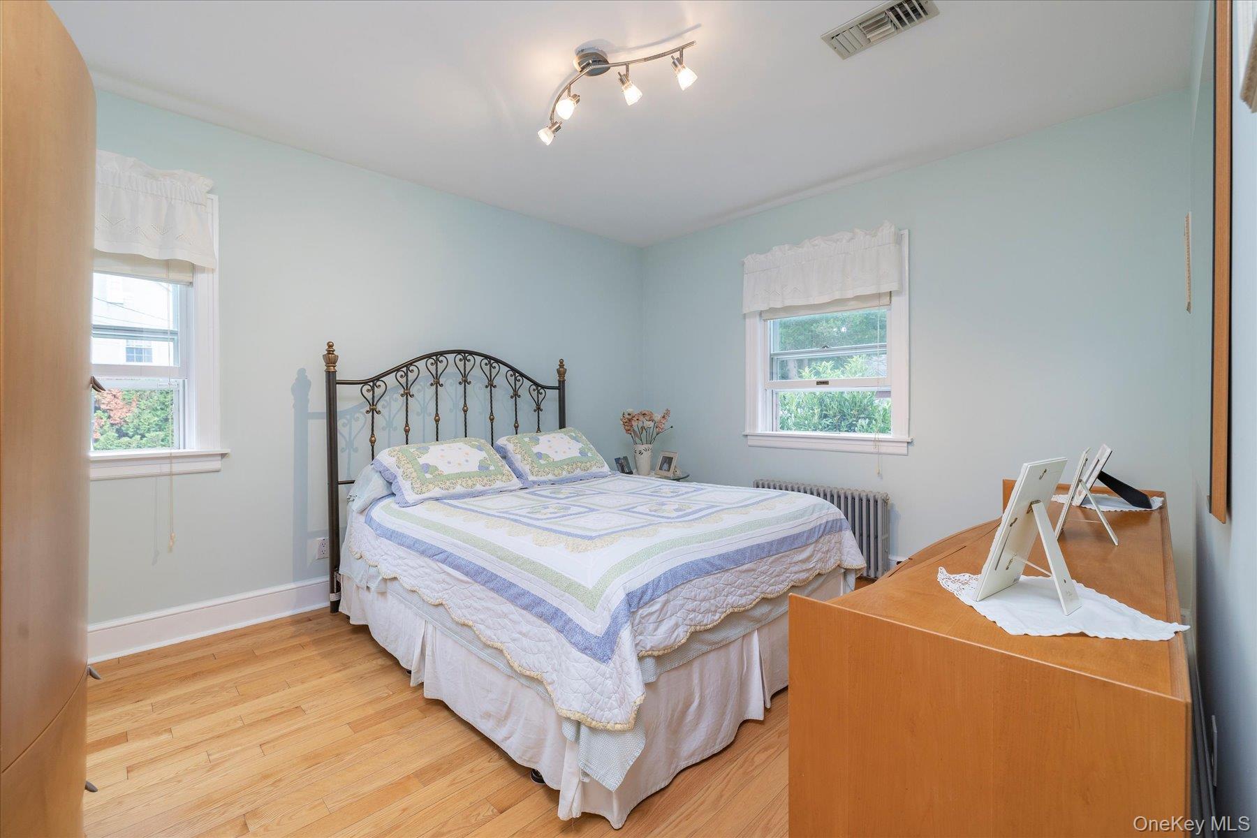 Single Family Beverly Avenue Nassau County, NY 11001, MLS-1041567-15