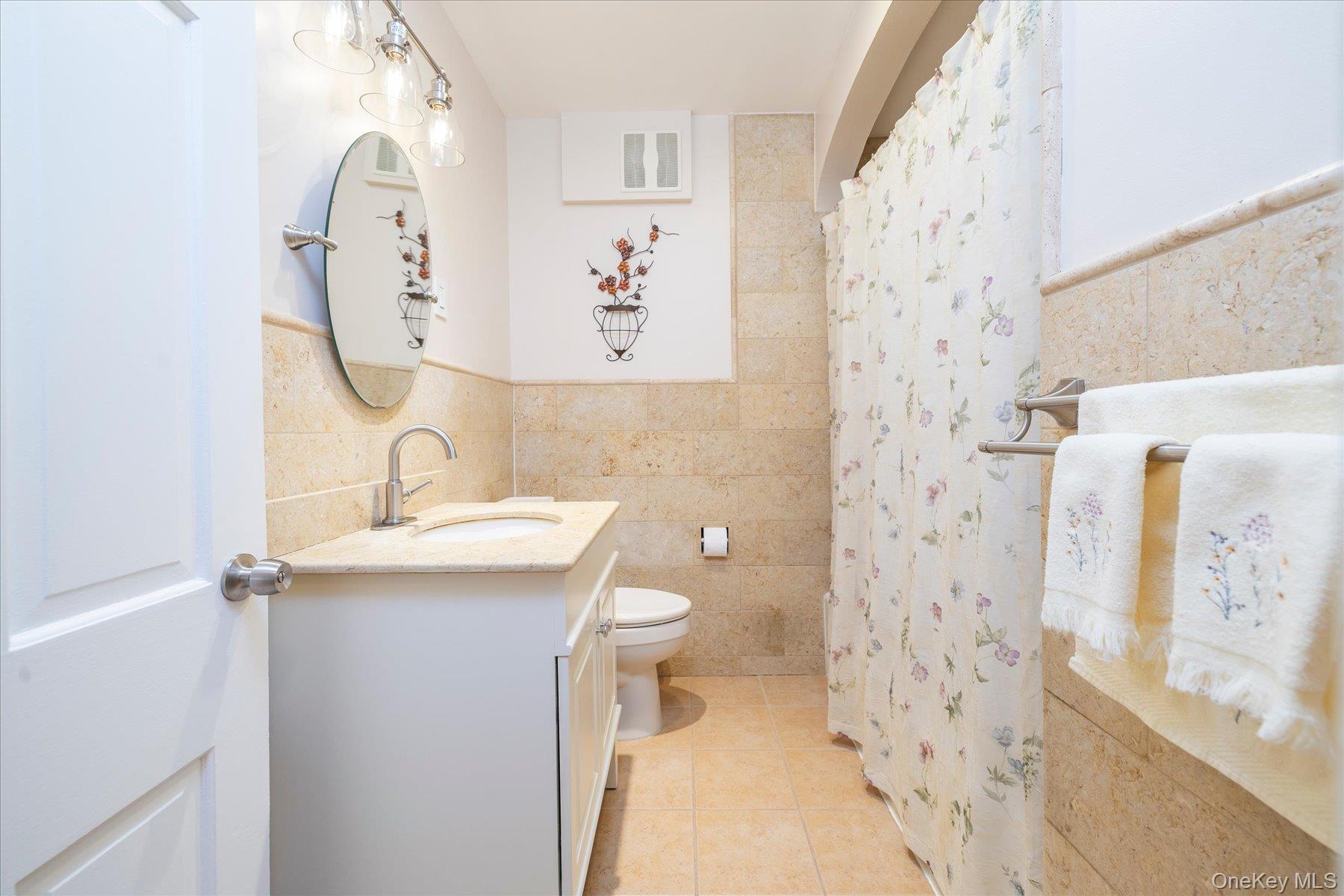 Single Family Beverly Avenue Nassau County, NY 11001, MLS-1041567-18