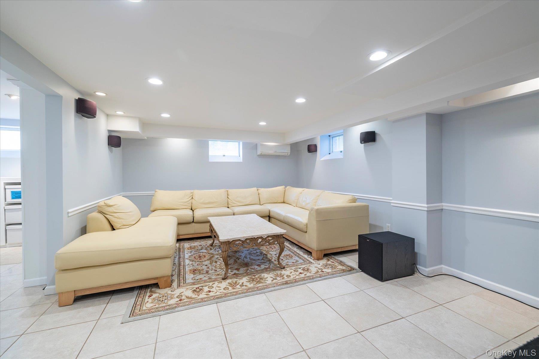 Single Family Beverly Avenue Nassau County, NY 11001, MLS-1041567-26