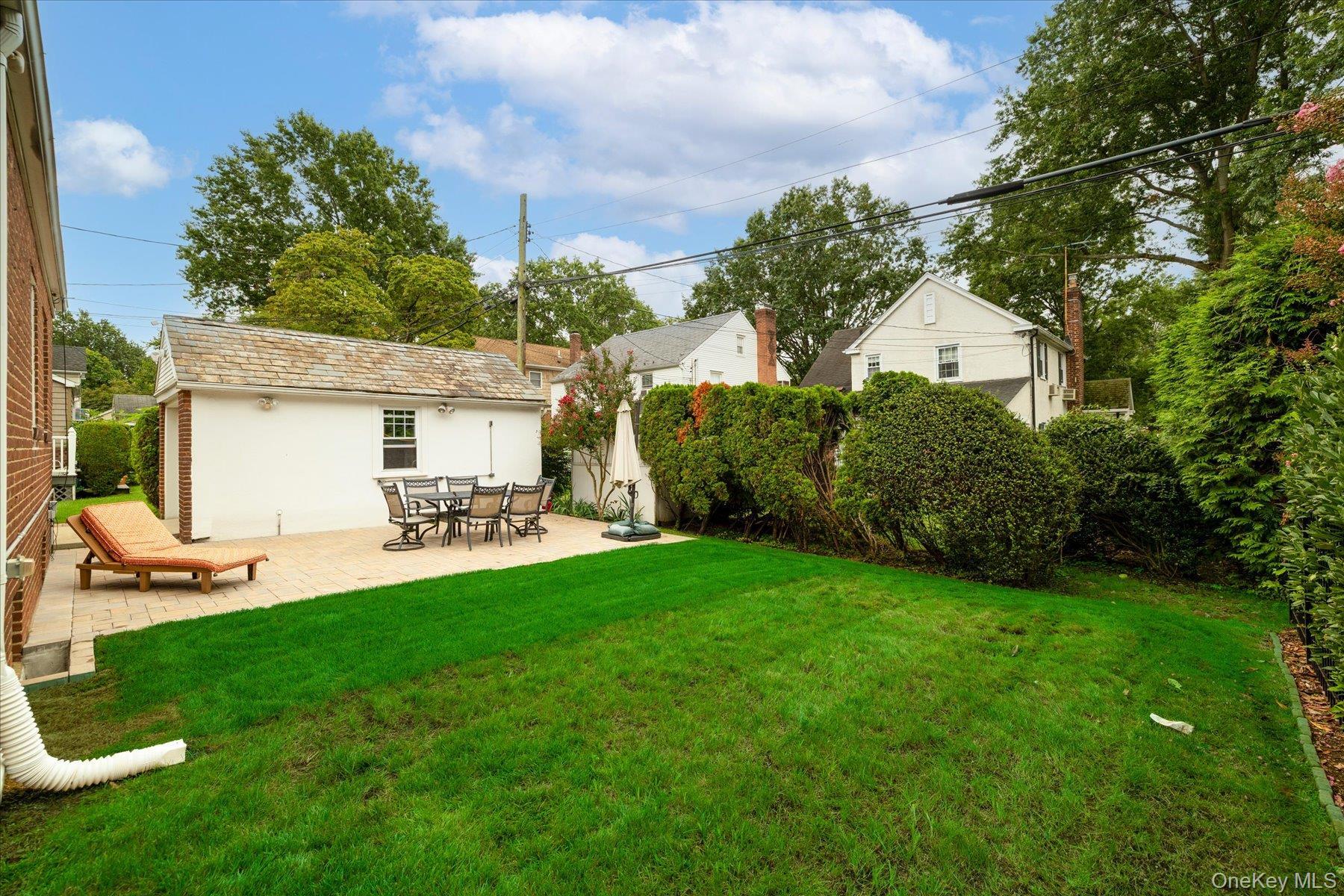 Single Family Beverly Avenue Nassau County, NY 11001, MLS-1041567-31
