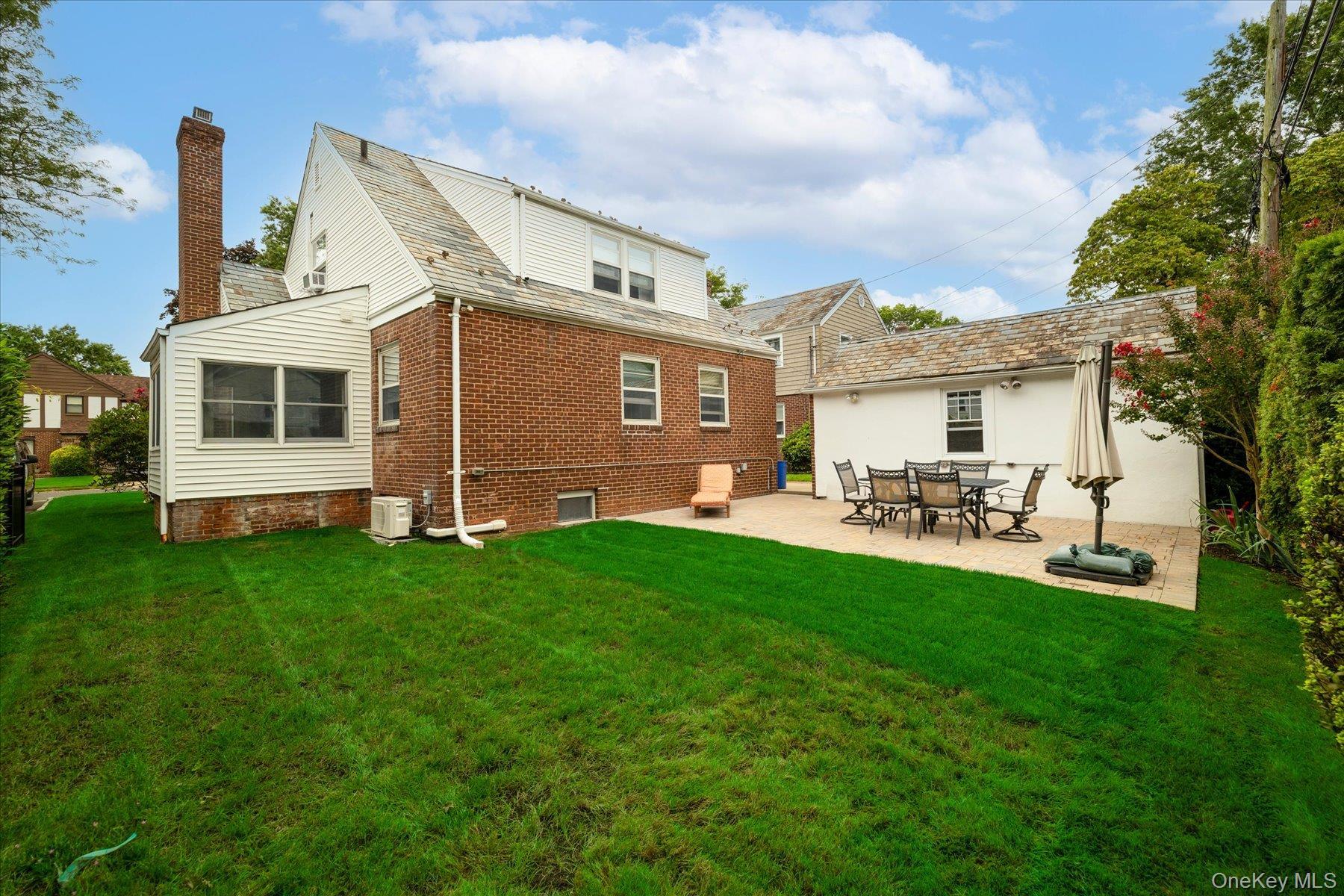 Single Family Beverly Avenue Nassau County, NY 11001, MLS-1041567-32