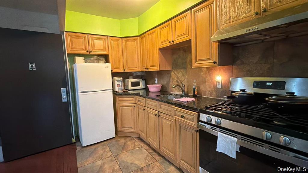 Single Family 39th Avenue  Queens, NY 11368, MLS-1041573-10