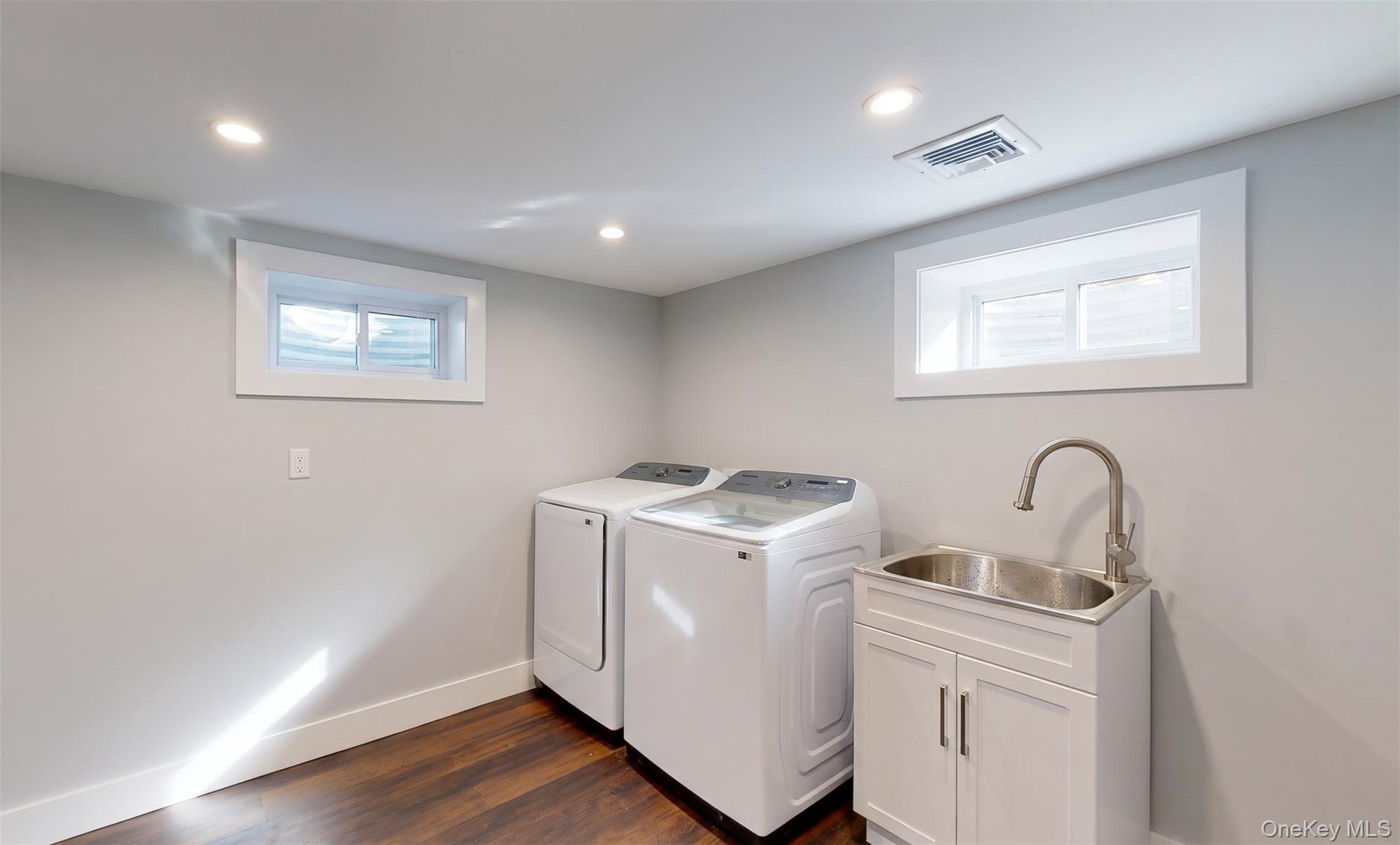 Single Family S Country Road  Suffolk County, NY 11978, MLS-1041578-16