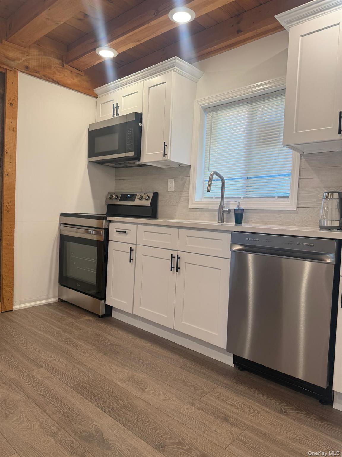 Single Family Lake Avenue Out Of Area, NY 12053, MLS-1041593-16