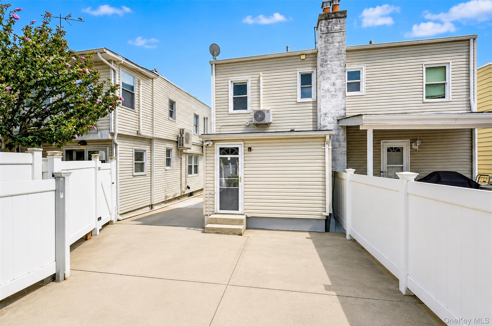 Single Family 202nd Street  Queens, NY 11361, MLS-1041628-16