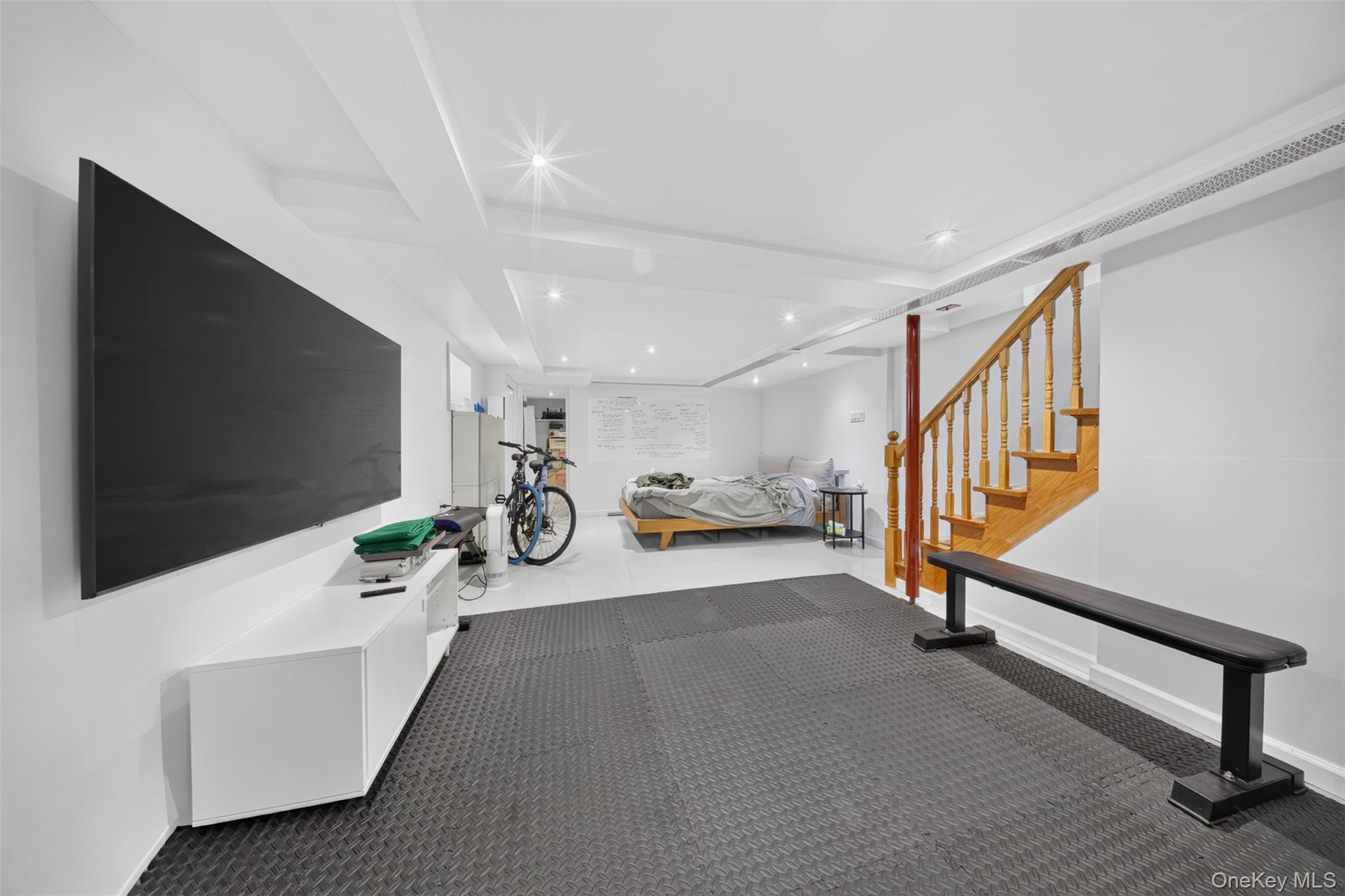 Single Family 202nd Street  Queens, NY 11361, MLS-1041628-33
