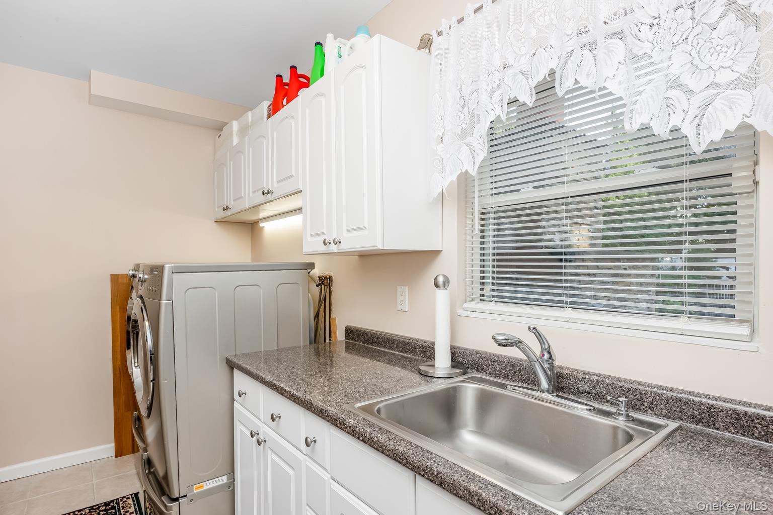 Single Family Vera Court  Suffolk County, NY 11720, MLS-1041647-12