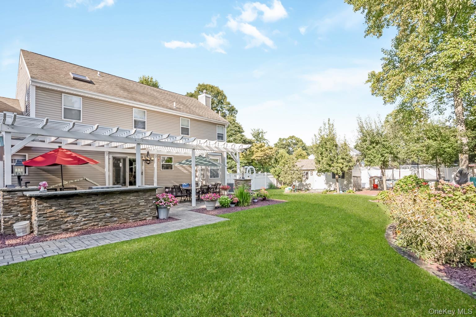 Single Family Vera Court  Suffolk County, NY 11720, MLS-1041647-31