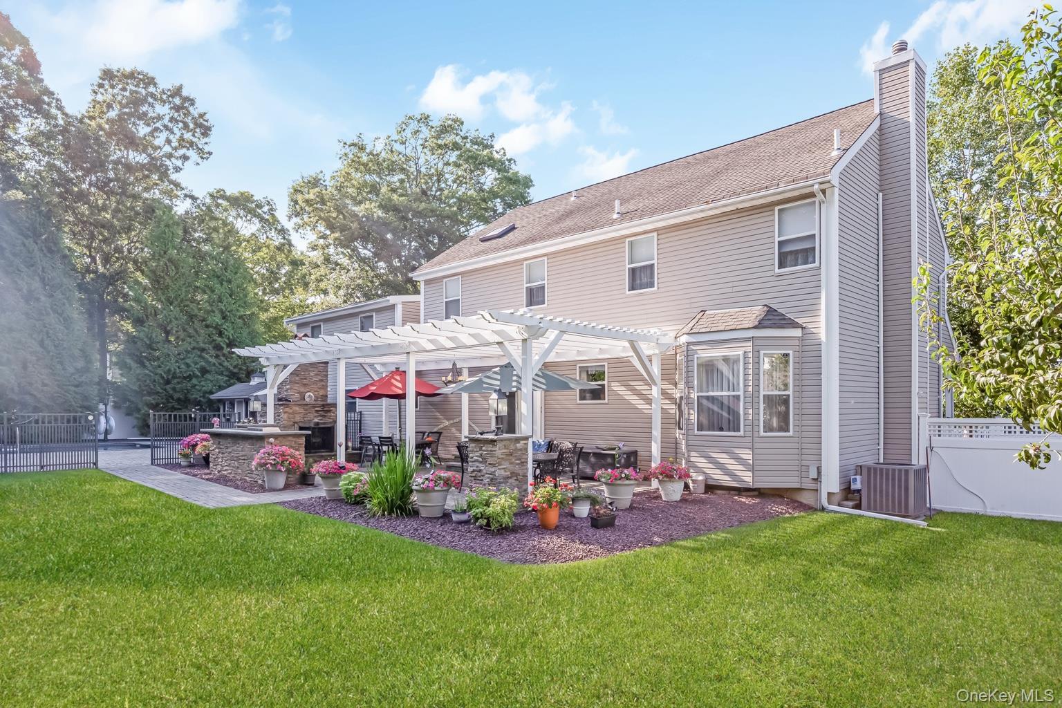 Single Family Vera Court  Suffolk County, NY 11720, MLS-1041647-32