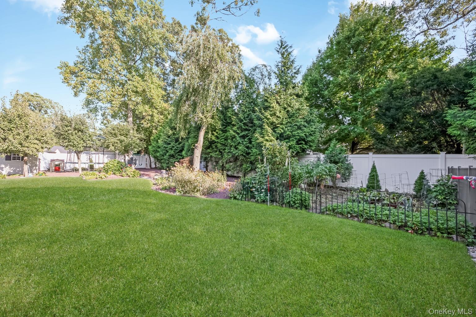 Single Family Vera Court  Suffolk County, NY 11720, MLS-1041647-33
