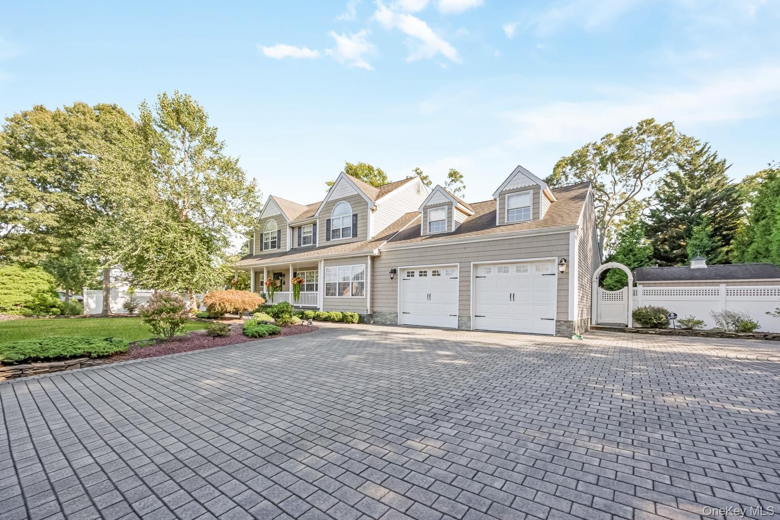 Single Family Vera Court  Suffolk County, NY 11720, MLS-1041647-42