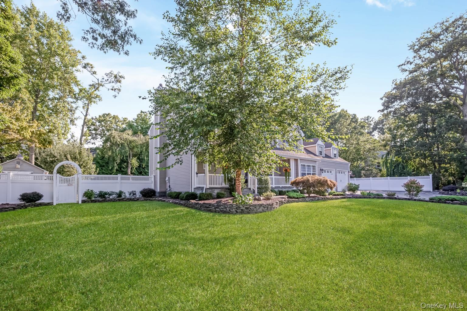 Single Family Vera Court  Suffolk County, NY 11720, MLS-1041647-43