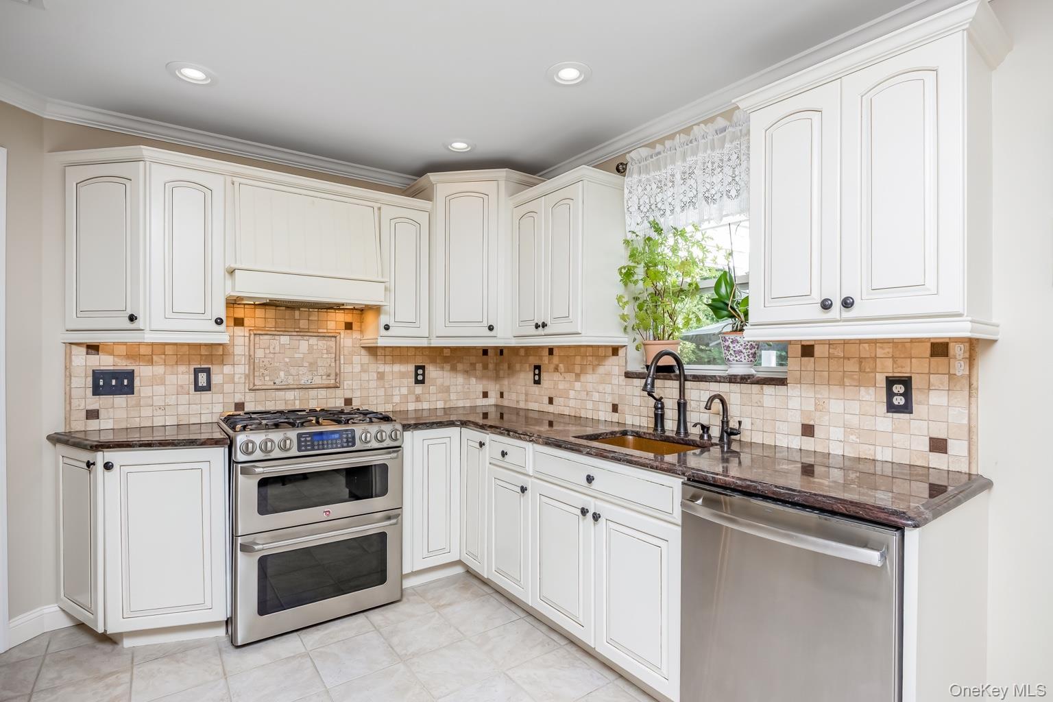 Single Family Vera Court  Suffolk County, NY 11720, MLS-1041647-7
