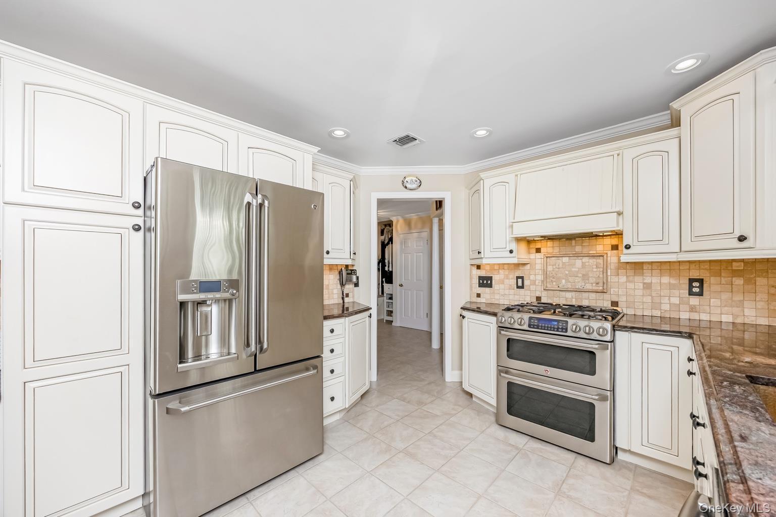 Single Family Vera Court  Suffolk County, NY 11720, MLS-1041647-8