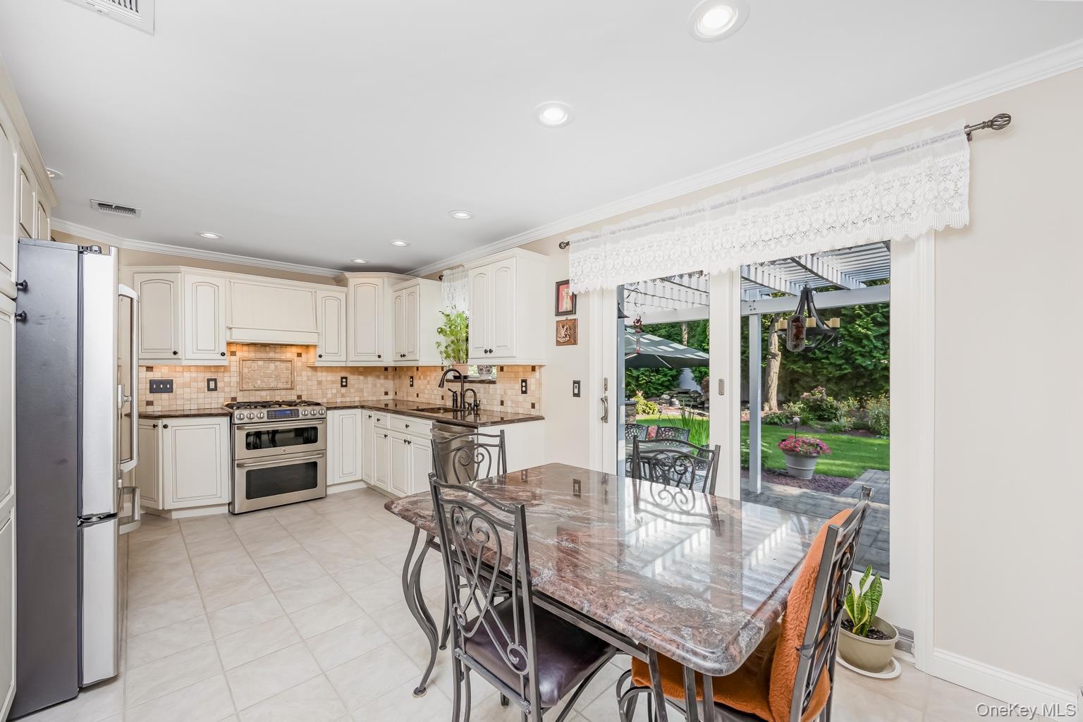 Single Family Vera Court  Suffolk County, NY 11720, MLS-1041647-9