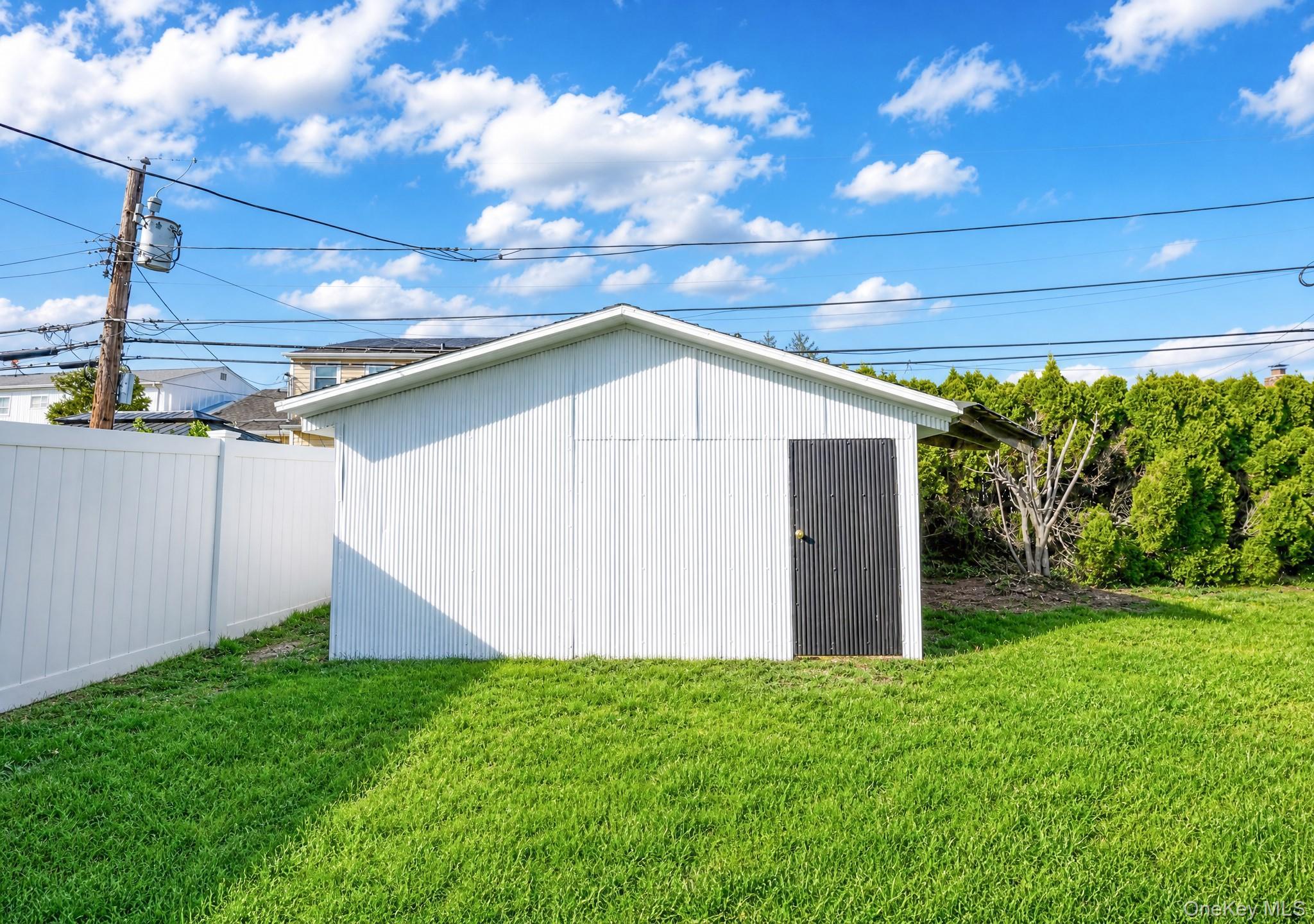 Single Family Cheshire Road  Nassau County, NY 11714, MLS-1041655-25