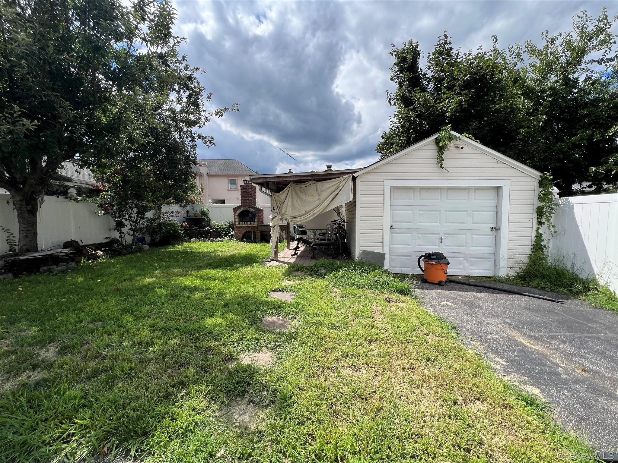 Single Family Maplegrove Avenue  Nassau County, NY 11553, MLS-1041659-10