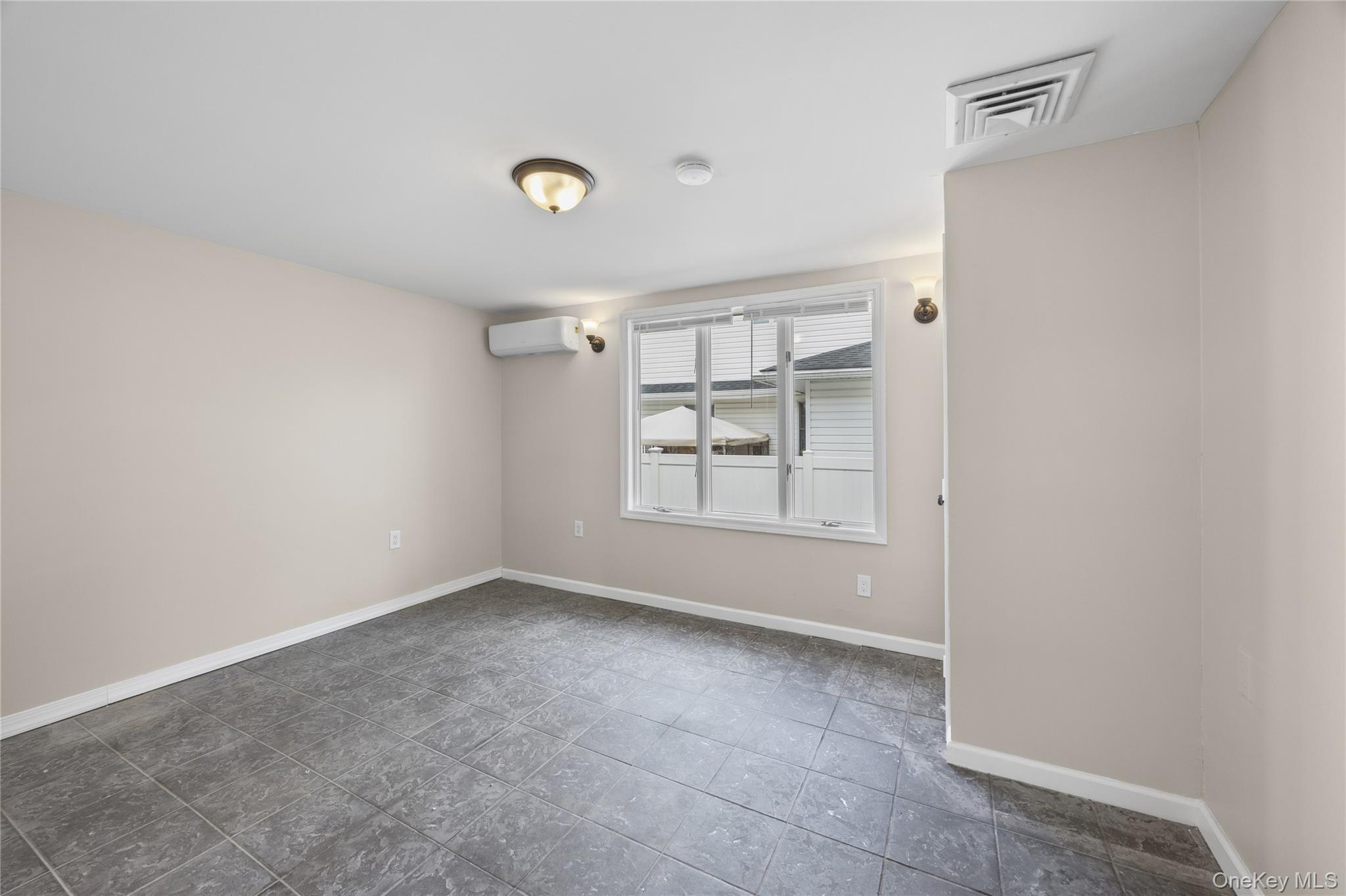Single Family Cherry Avenue Nassau County, NY 11714, MLS-1041667-15