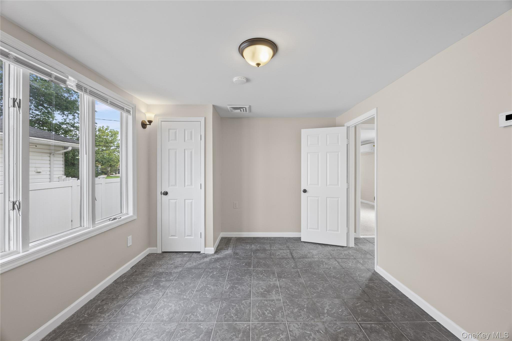 Single Family Cherry Avenue Nassau County, NY 11714, MLS-1041667-16
