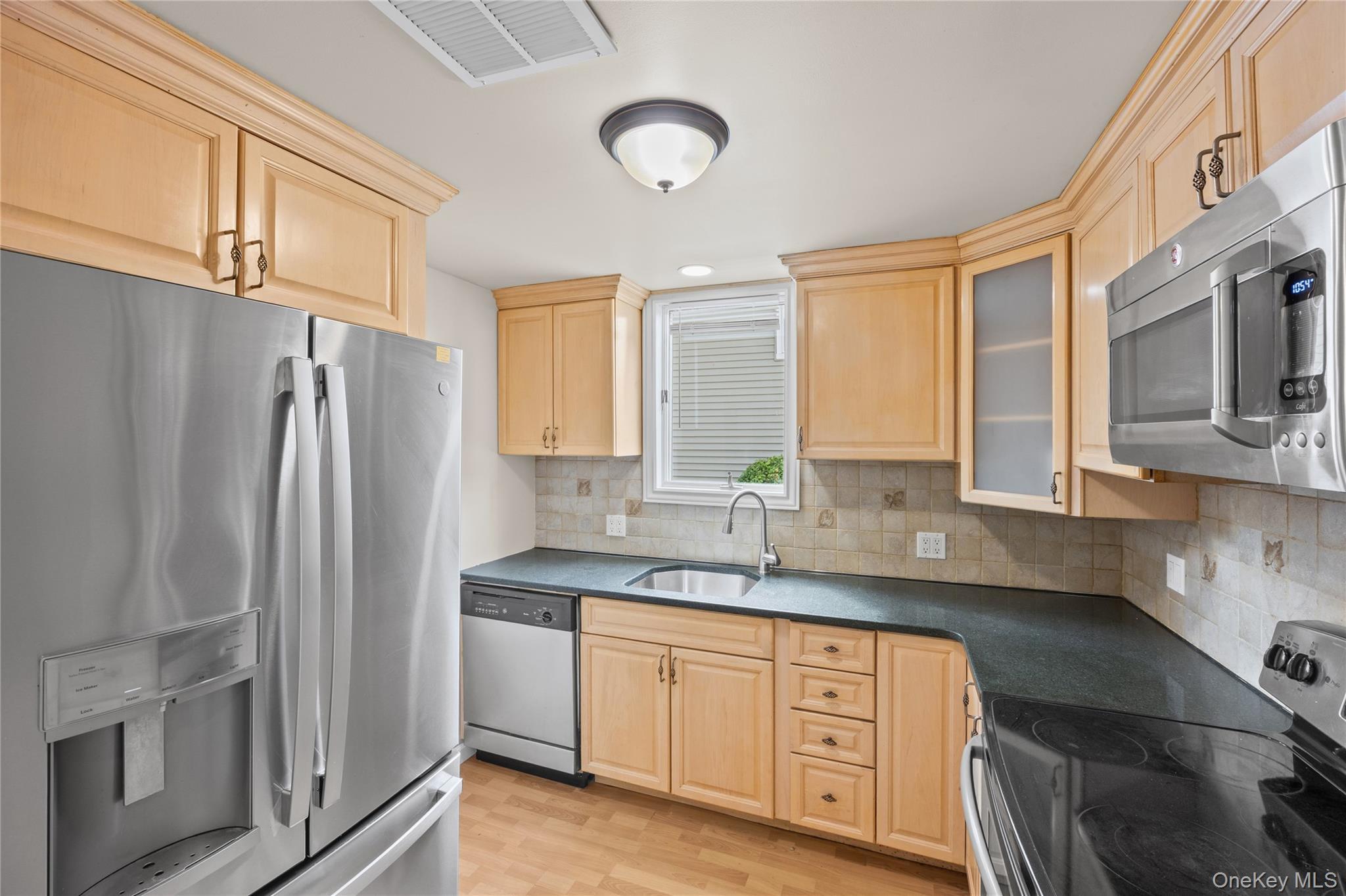 Single Family Cherry Avenue Nassau County, NY 11714, MLS-1041667-18