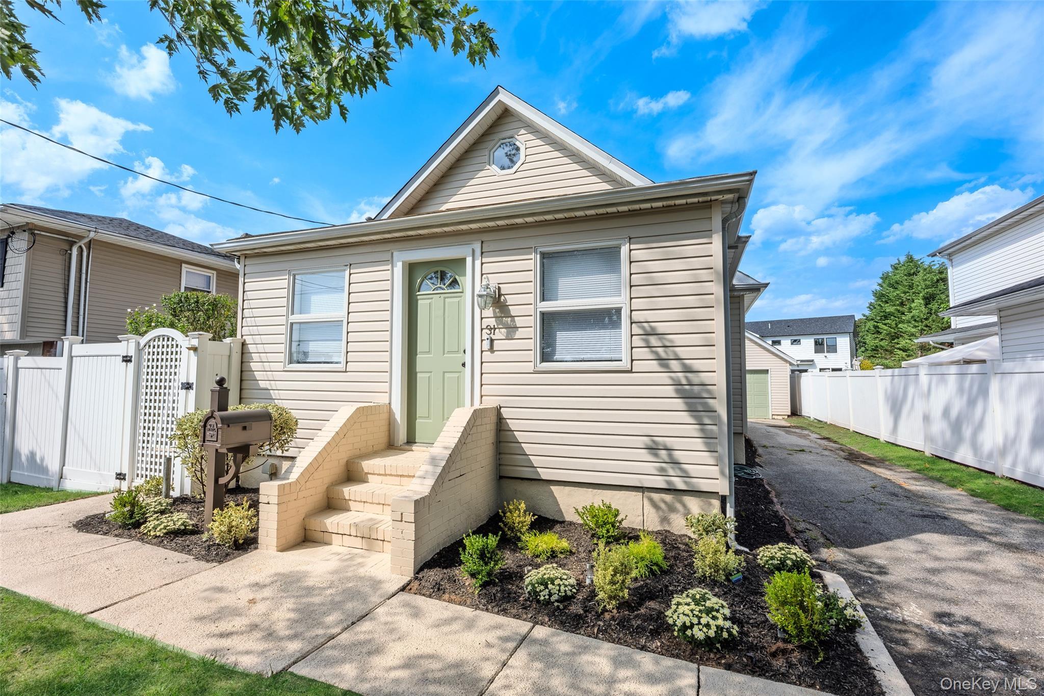 Single Family Cherry Avenue Nassau County, NY 11714, MLS-1041667-2