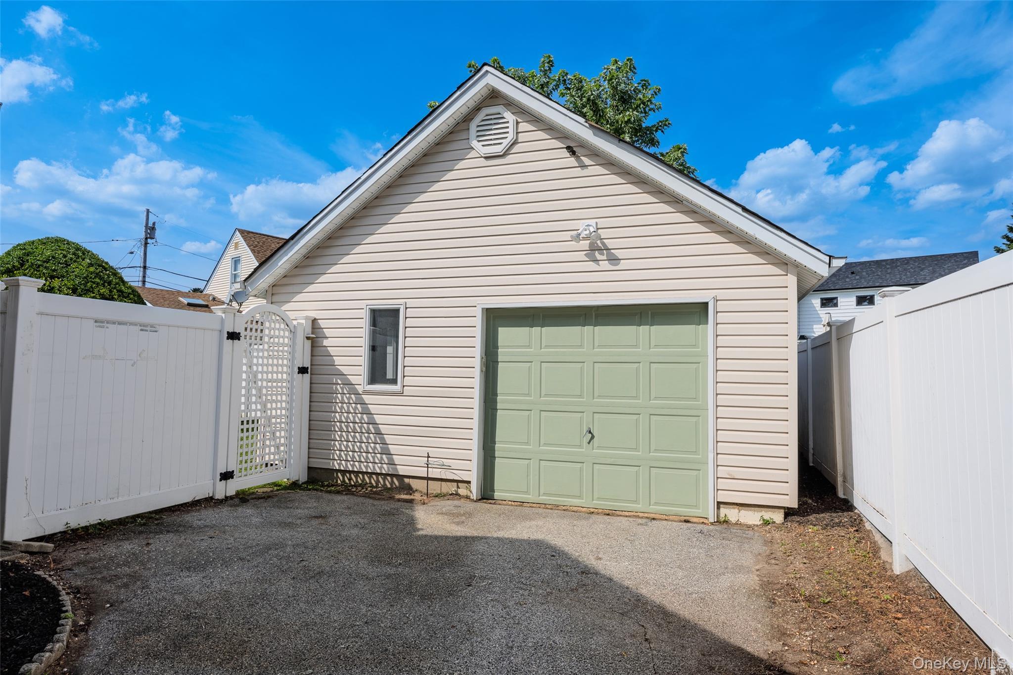 Single Family Cherry Avenue Nassau County, NY 11714, MLS-1041667-3
