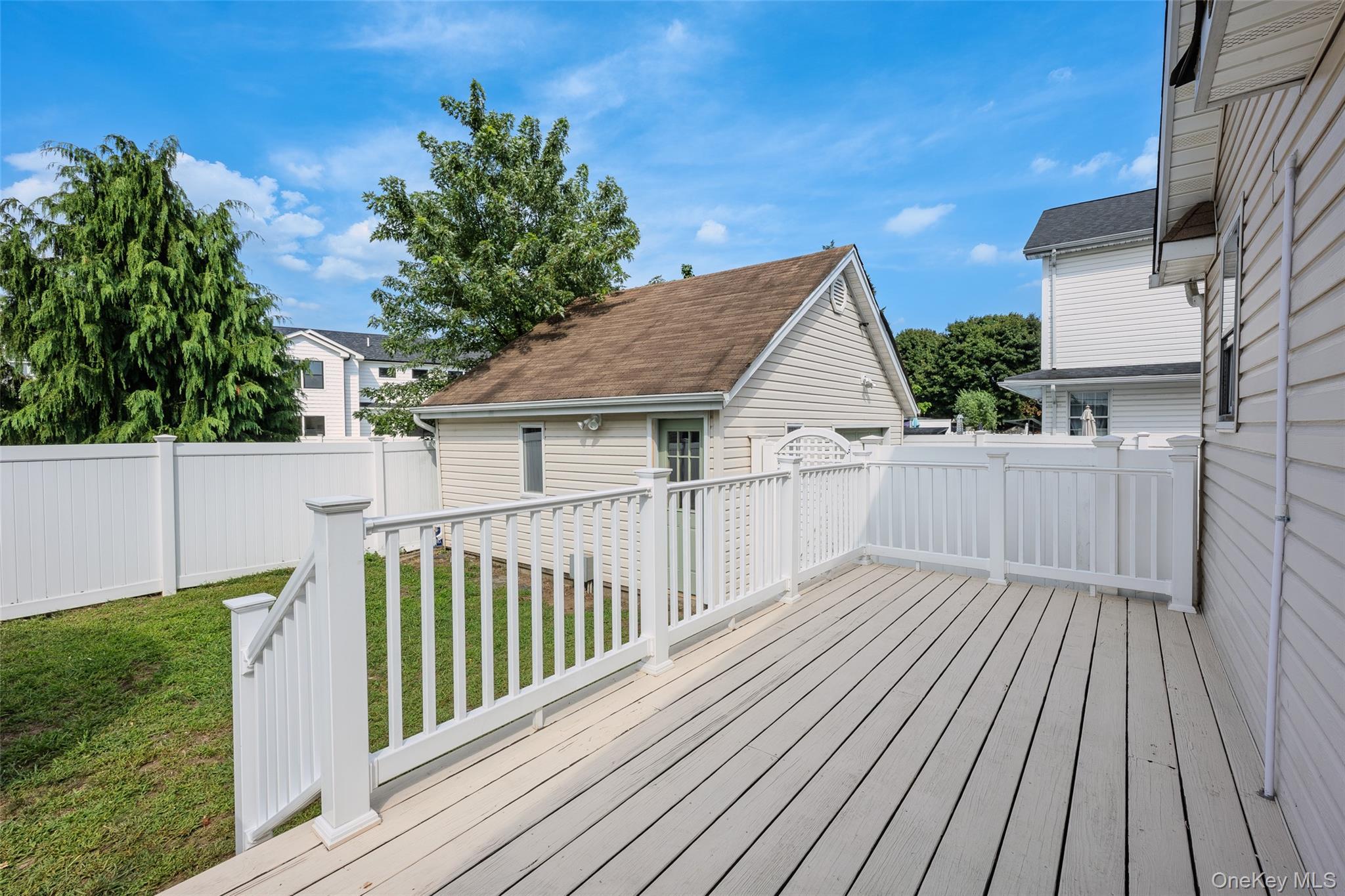Single Family Cherry Avenue Nassau County, NY 11714, MLS-1041667-7