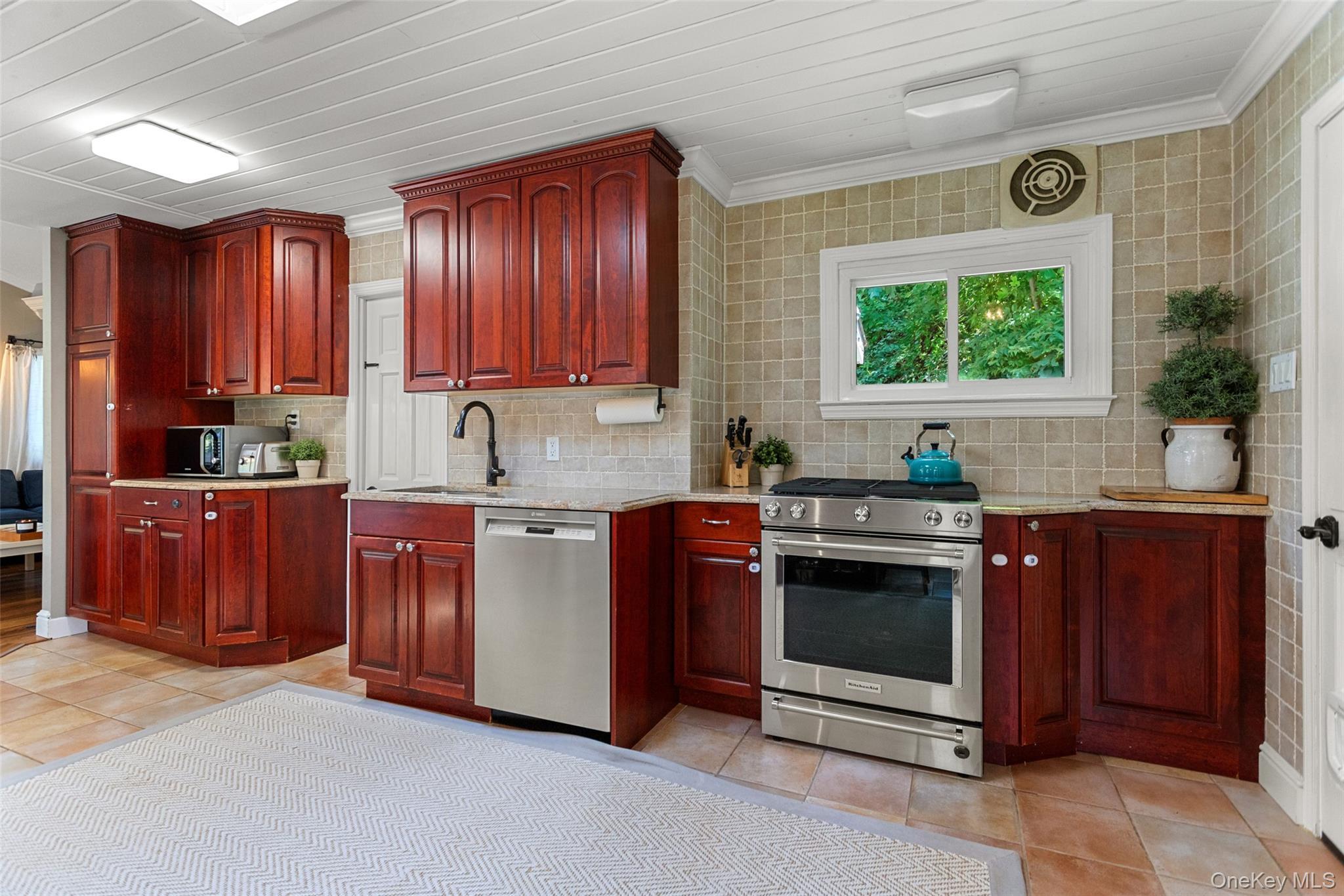 Single Family Laurel Road Westchester County, NY 10590, MLS-1041674-9