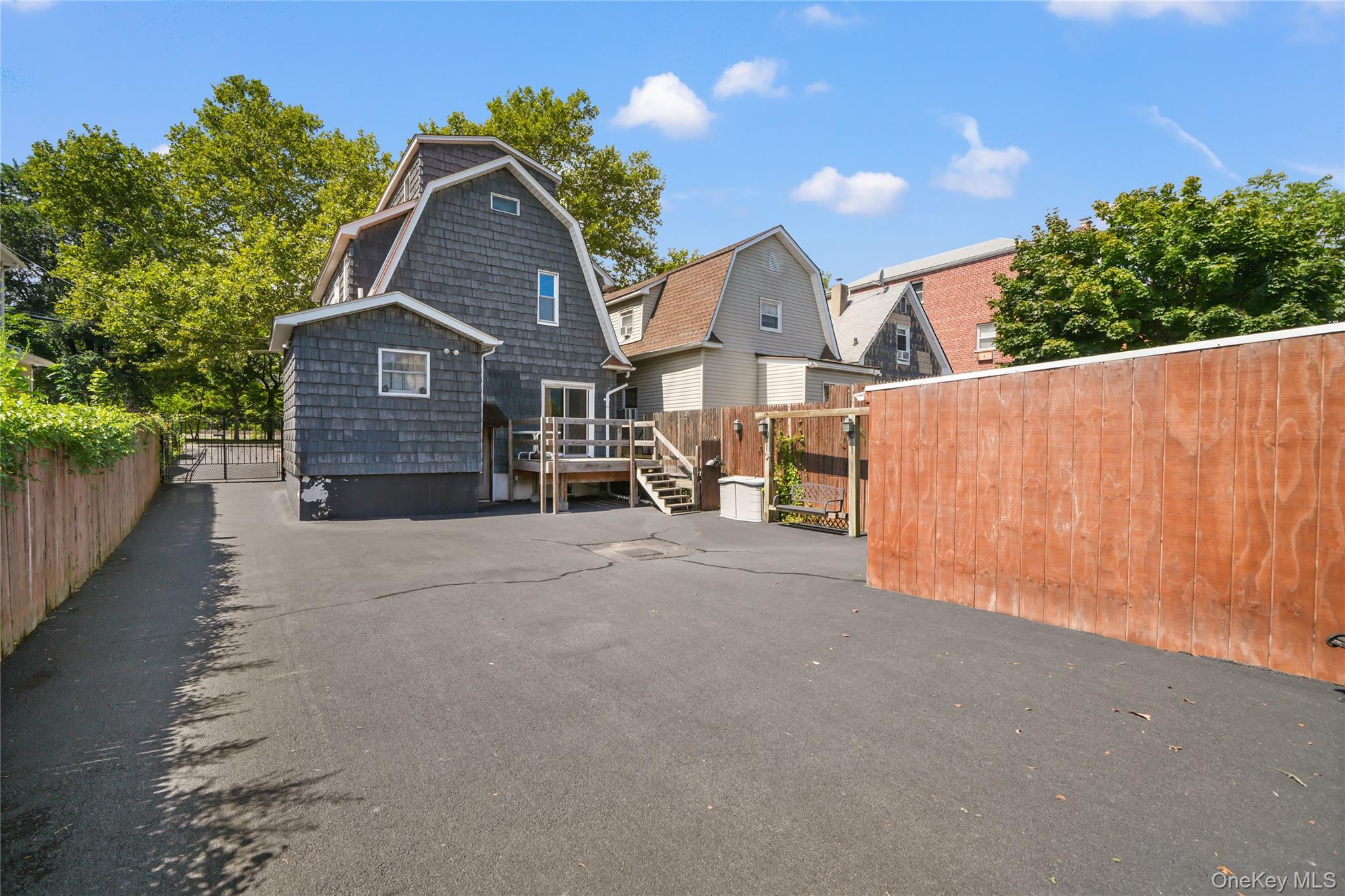 Single Family Throggs Neck Expressway Bronx, NY 10465, MLS-1041683-25