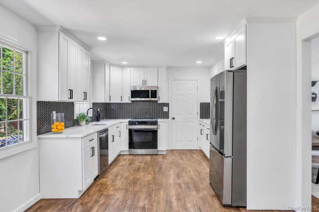 Single Family Cynthia Lane Suffolk County, NY 11768, MLS-1041686-9