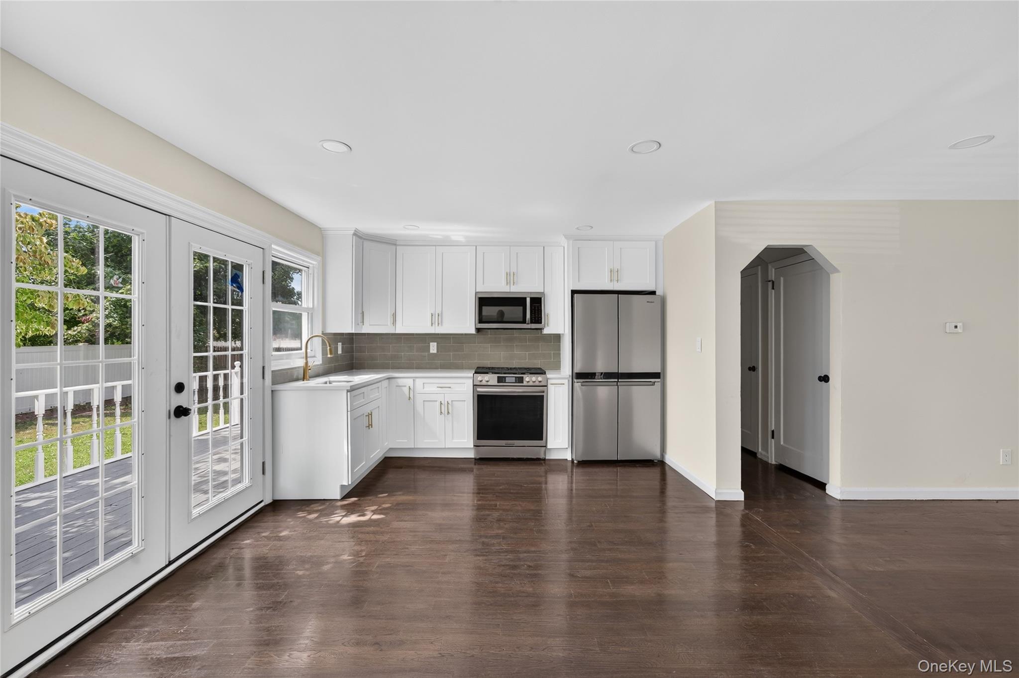 Single Family Sylvan Lane Nassau County, NY 11590, MLS-1041700-3