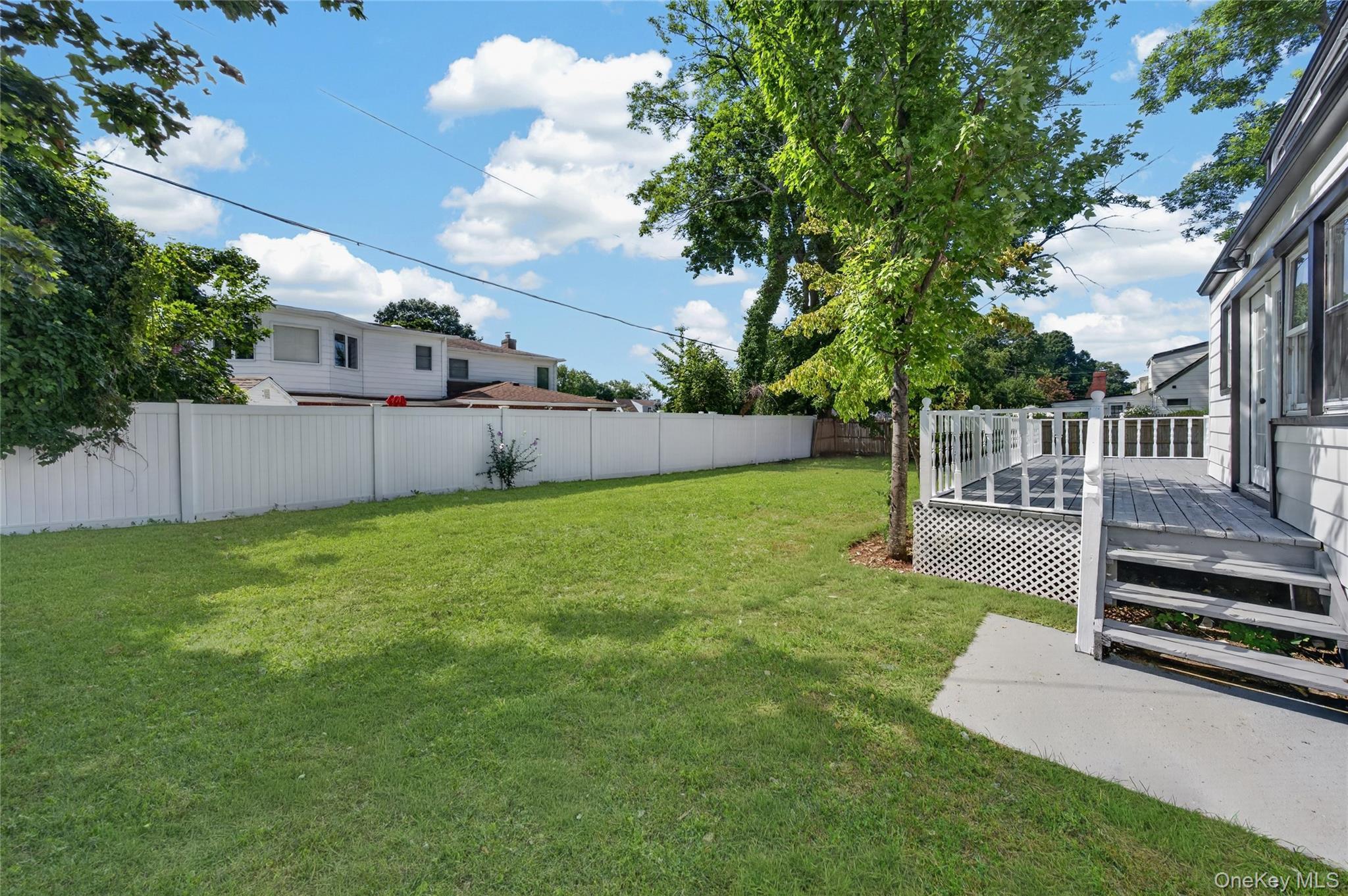 Single Family Sylvan Lane Nassau County, NY 11590, MLS-1041700-30