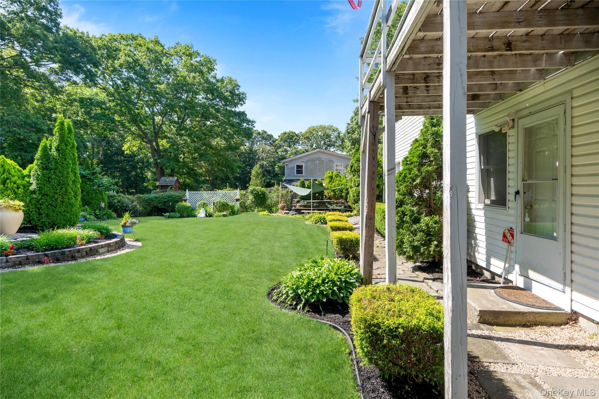 Single Family Boxwood Drive Suffolk County, NY 11967, MLS-1041711-13