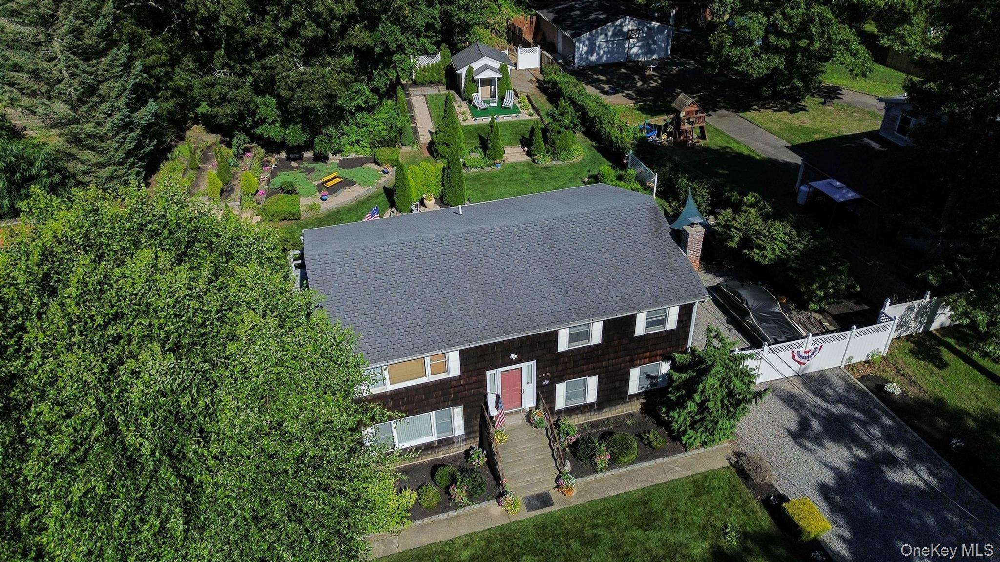 Single Family Boxwood Drive Suffolk County, NY 11967, MLS-1041711-2